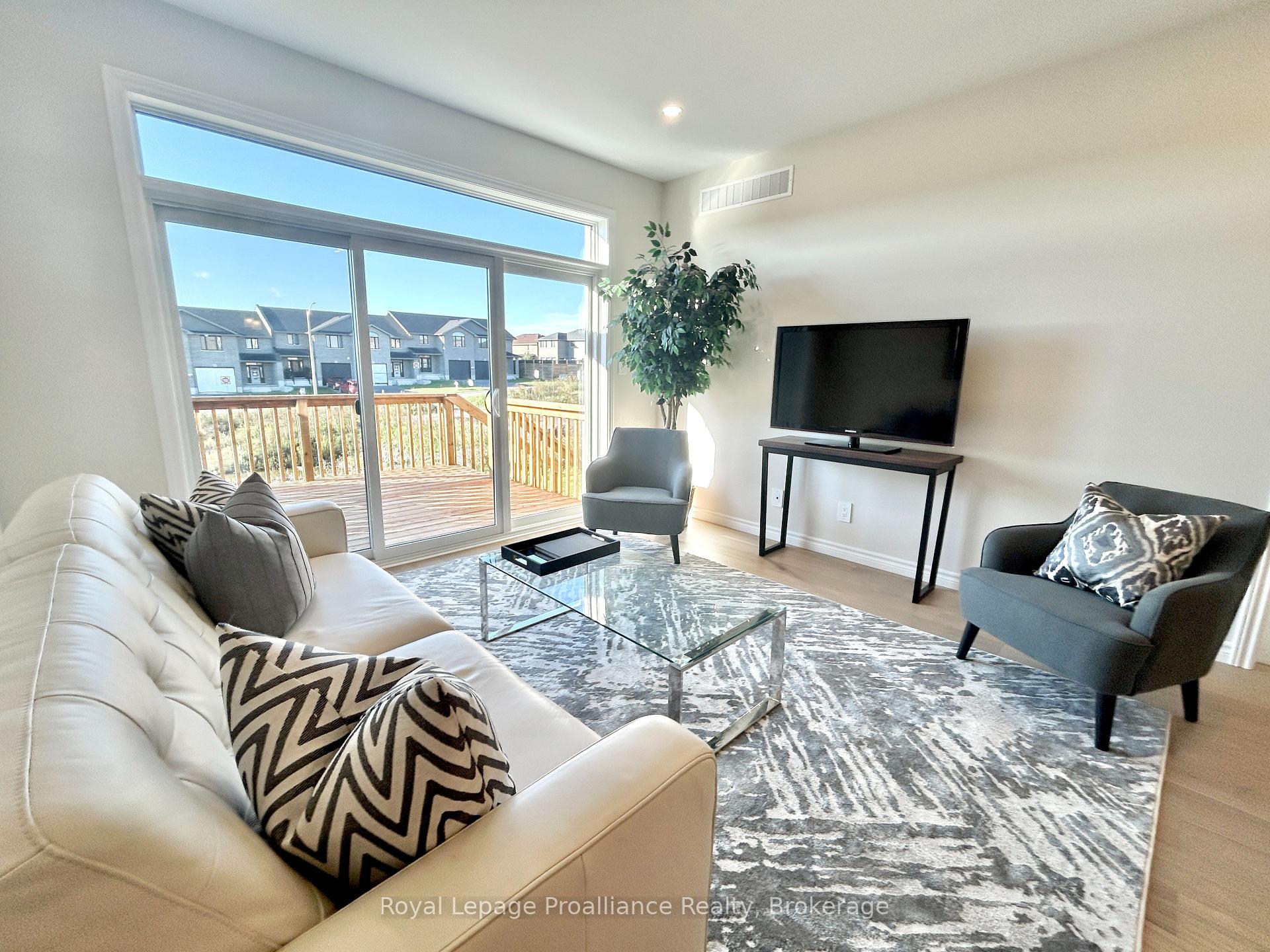 Photo 9 of 130 Athabaska Drive, Belleville, Thurlow Ward — HOMEH