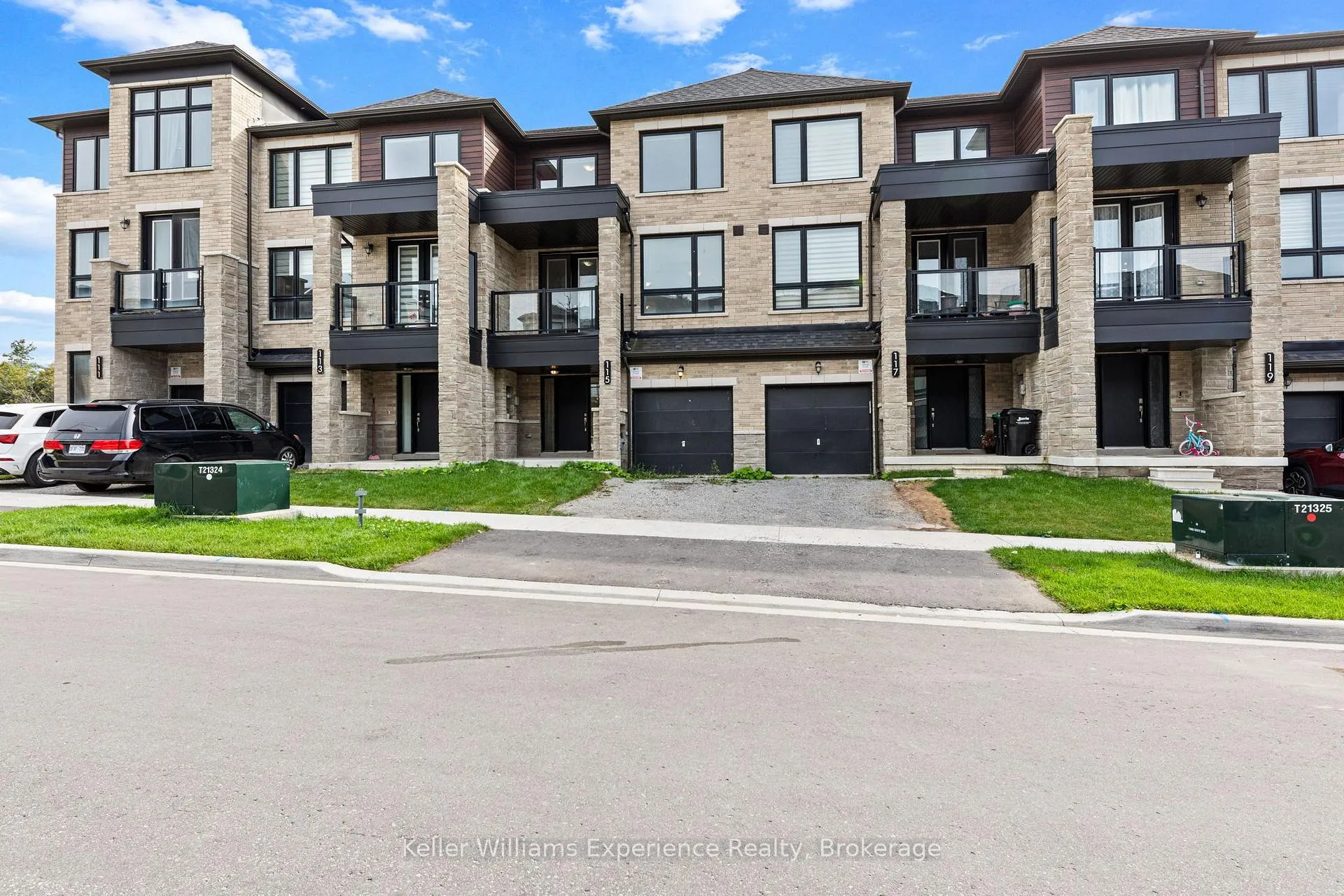 Photo 1 of 115 Blue Forest Crescent, Barrie, Innis-Shore — HOMEH