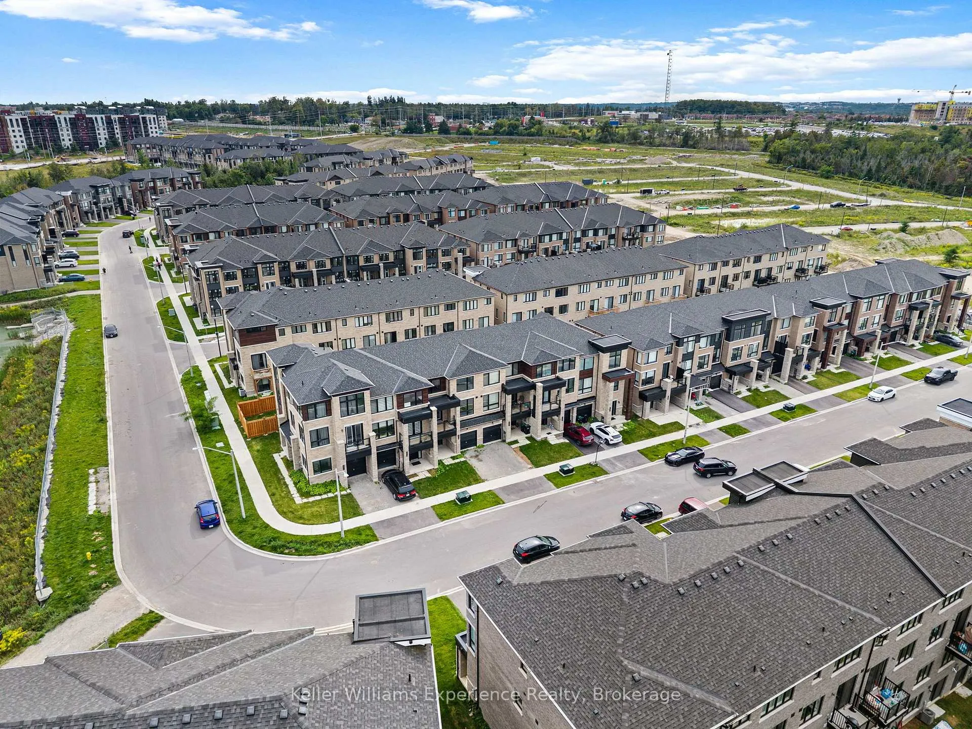 Photo 2 of 115 Blue Forest Crescent, Barrie, Innis-Shore — HOMEH