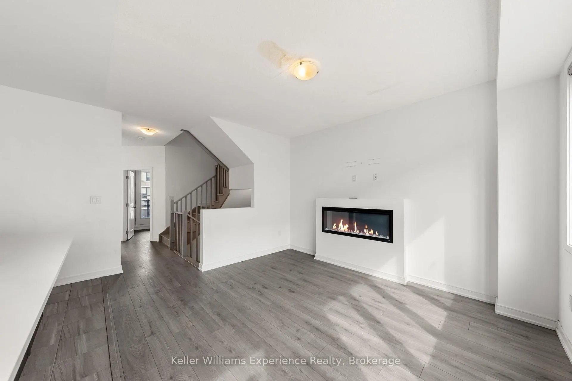 Photo 7 of 115 Blue Forest Crescent, Barrie, Innis-Shore — HOMEH