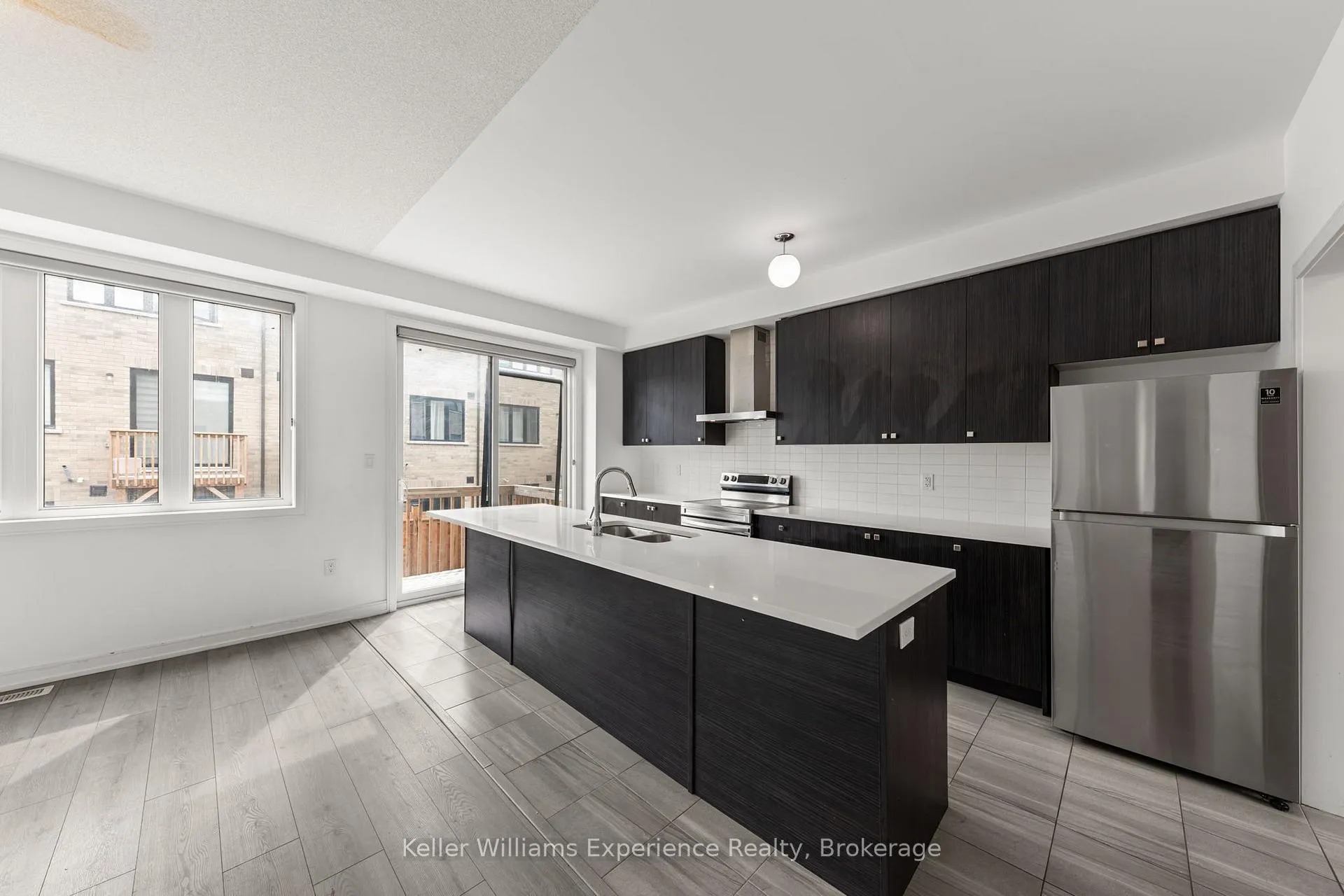 Photo 8 of 115 Blue Forest Crescent, Barrie, Innis-Shore — HOMEH