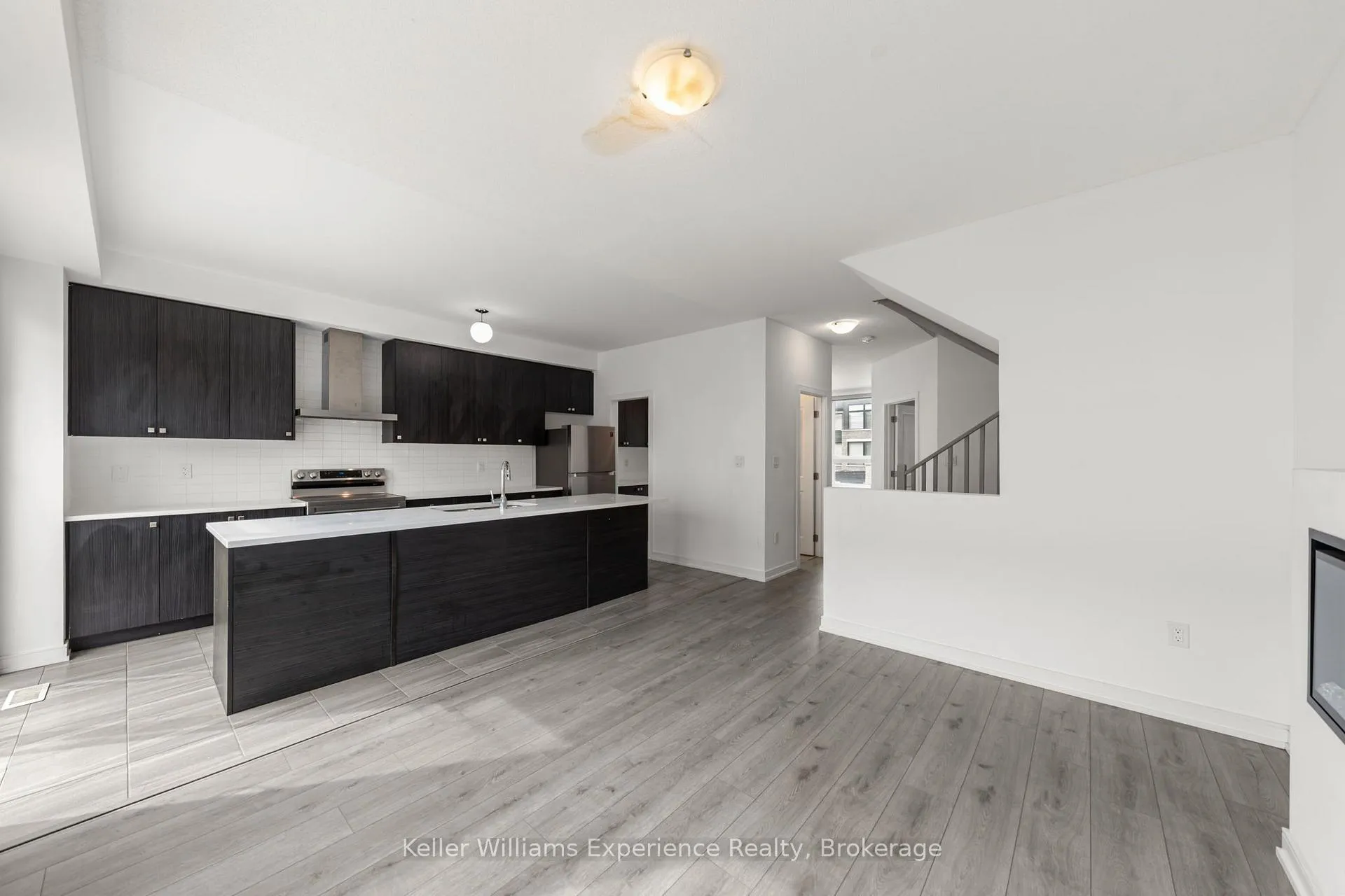 Photo 9 of 115 Blue Forest Crescent, Barrie, Innis-Shore — HOMEH
