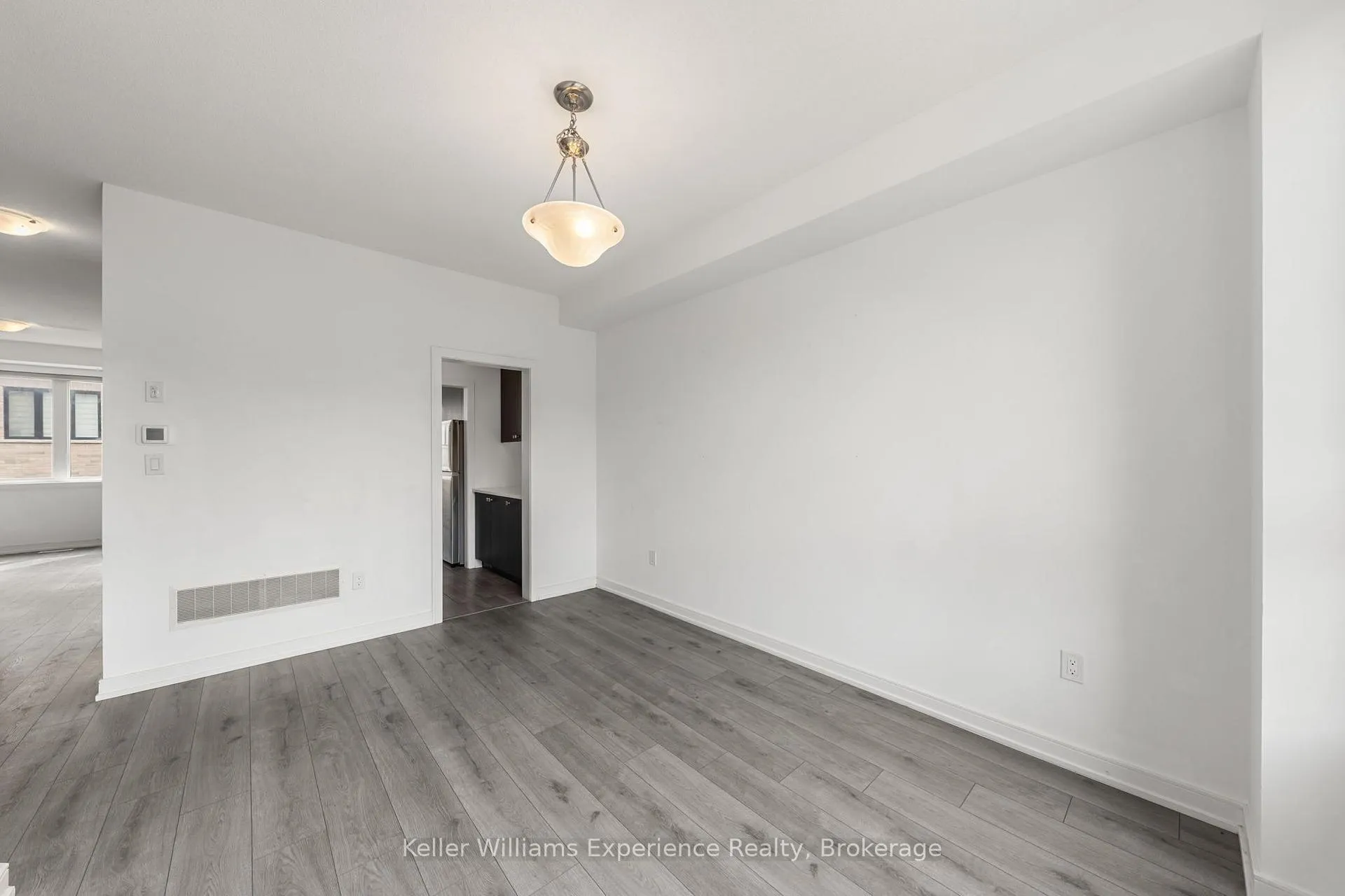 Photo 13 of 115 Blue Forest Crescent, Barrie, Innis-Shore — HOMEH
