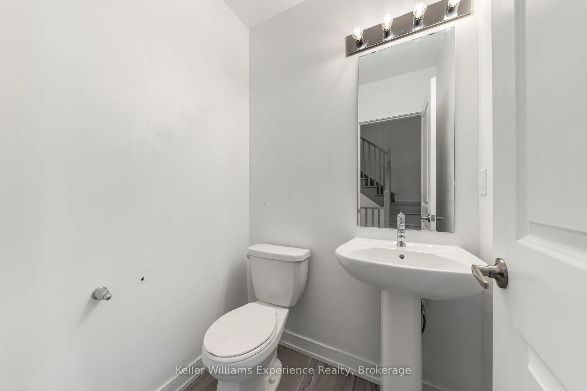 Photo 15 of 115 Blue Forest Crescent, Barrie, Innis-Shore — HOMEH