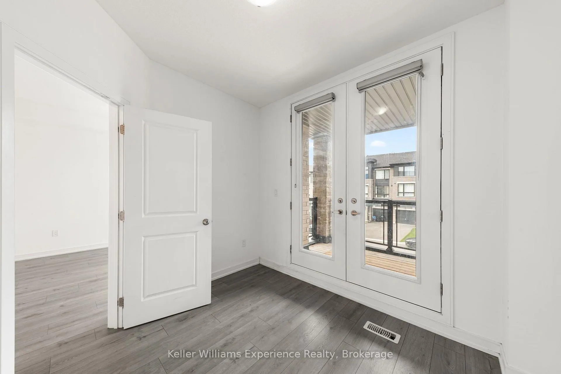 Photo 16 of 115 Blue Forest Crescent, Barrie, Innis-Shore — HOMEH