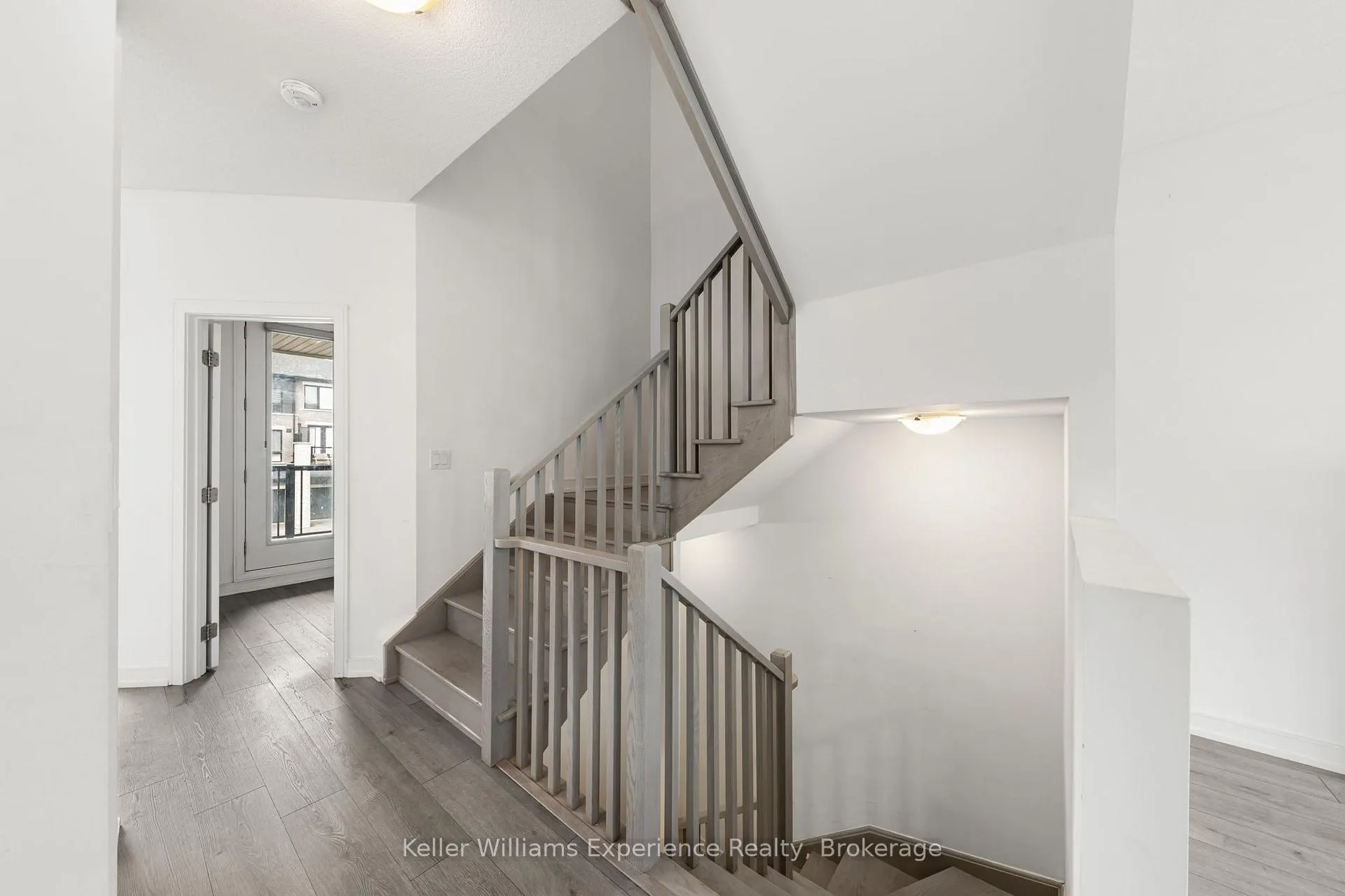 Photo 18 of 115 Blue Forest Crescent, Barrie, Innis-Shore — HOMEH