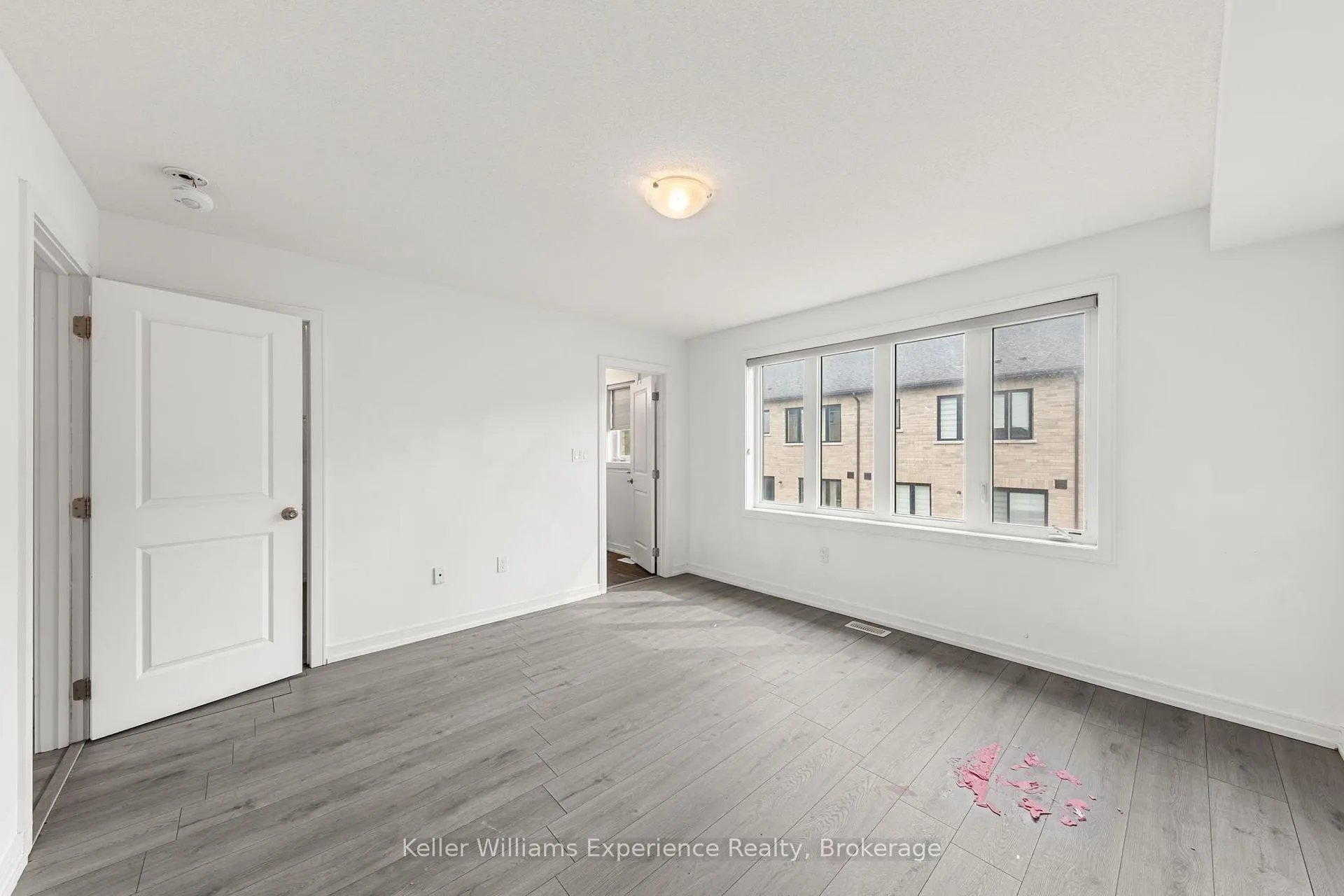 Photo 19 of 115 Blue Forest Crescent, Barrie, Innis-Shore — HOMEH