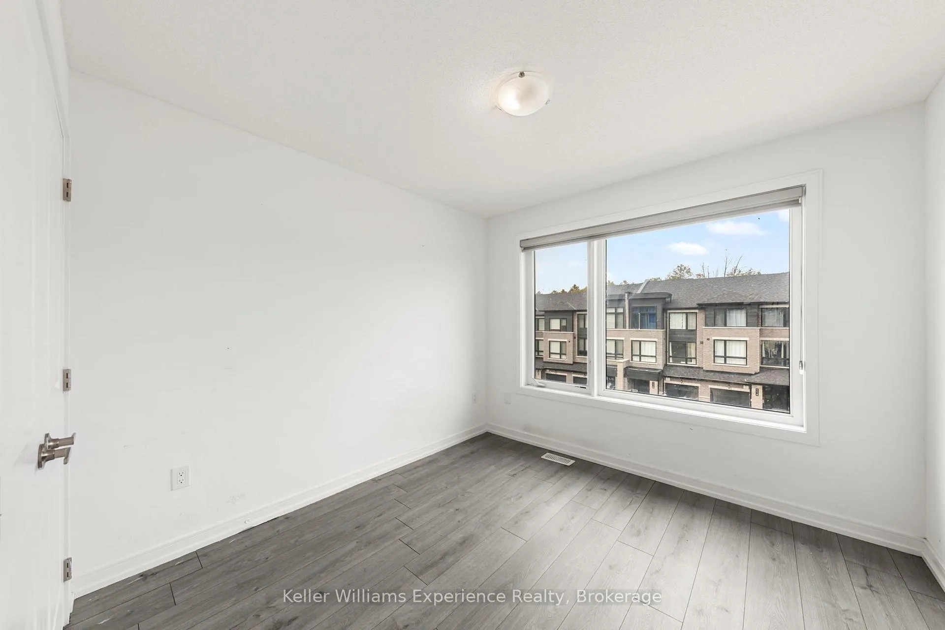 Photo 22 of 115 Blue Forest Crescent, Barrie, Innis-Shore — HOMEH