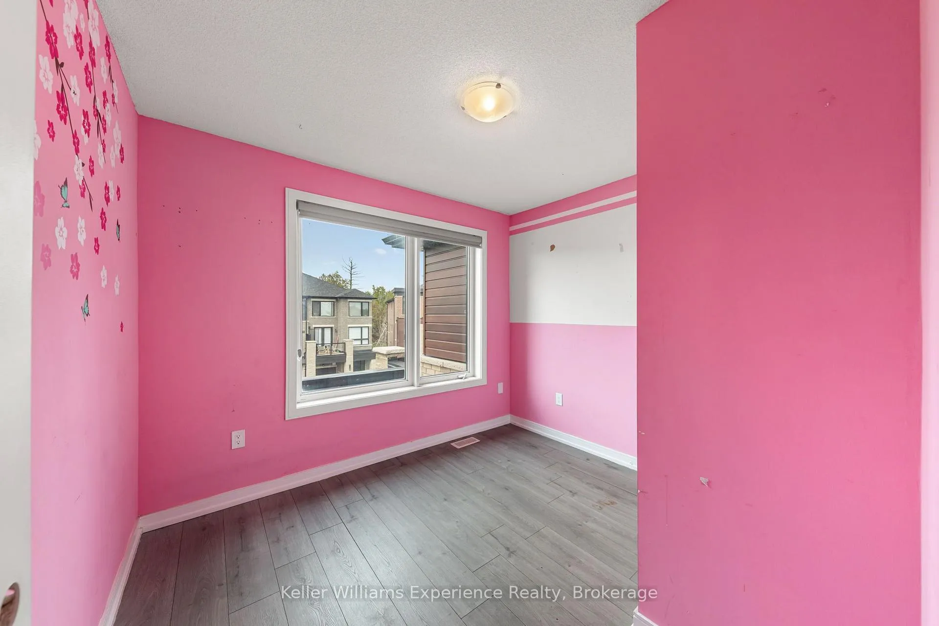 Photo 24 of 115 Blue Forest Crescent, Barrie, Innis-Shore — HOMEH
