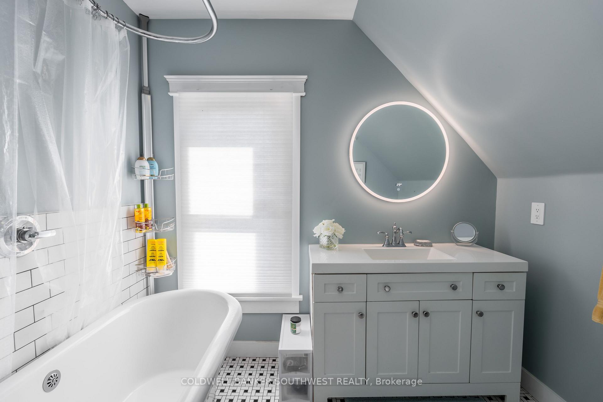 Photo 2 of 224 Vidal Street S, Sarnia — HOMEH