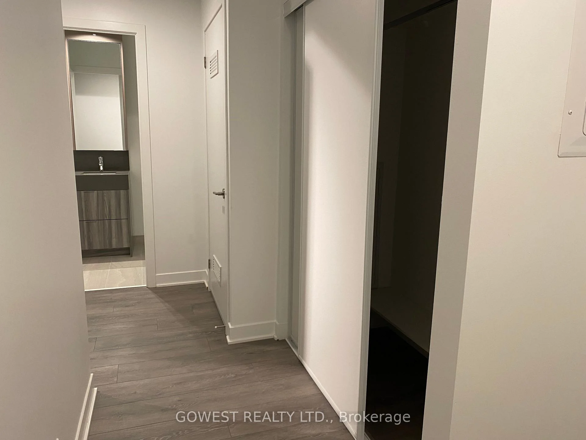 Photo 4 of Unit 1715, 6 Flavelle Trail, Vaughan, Steeles West Industrial — HOMEH
