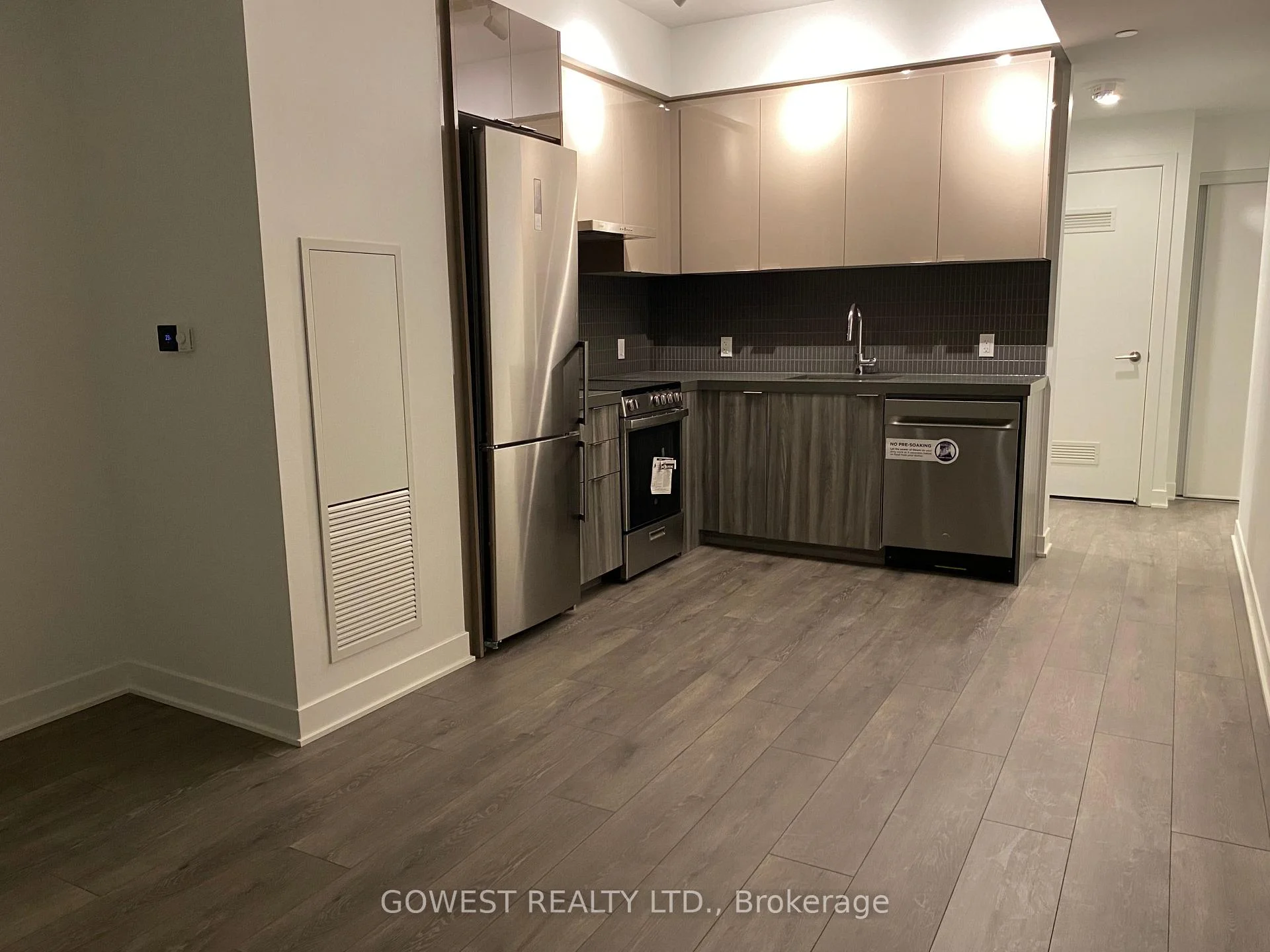 Photo 14 of Unit 1715, 6 Flavelle Trail, Vaughan, Steeles West Industrial — HOMEH