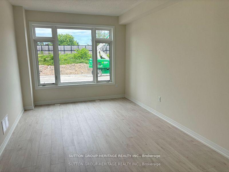 Photo 2 of 14 Cherry Hill Lane, Barrie, Painswick South — HOMEH