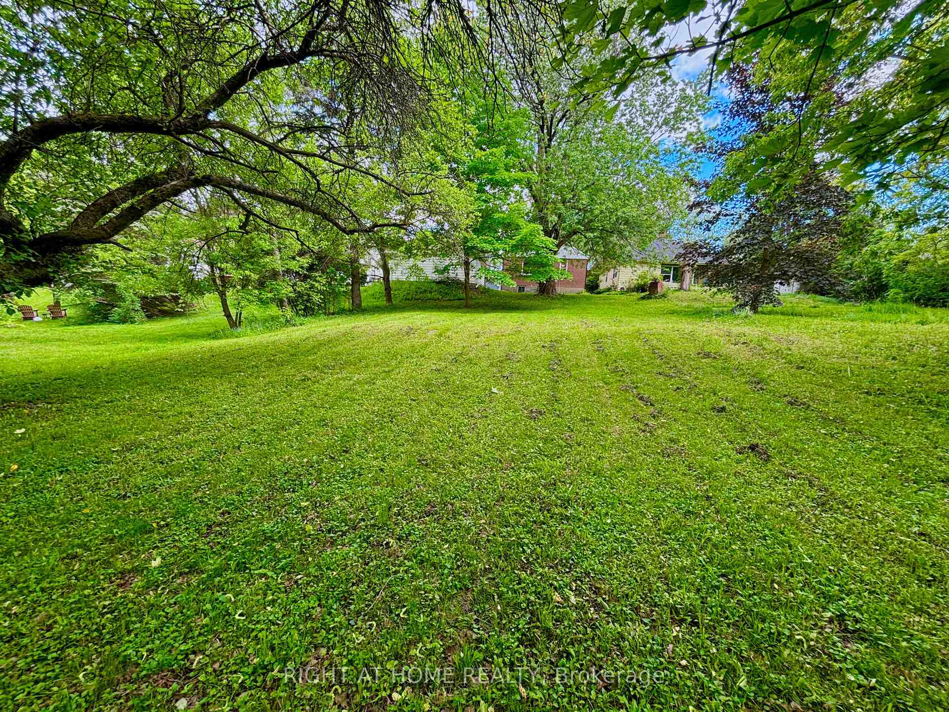 Photo 3 of 735 Srigley Street, Newmarket, Gorham-College Manor — HOMEH