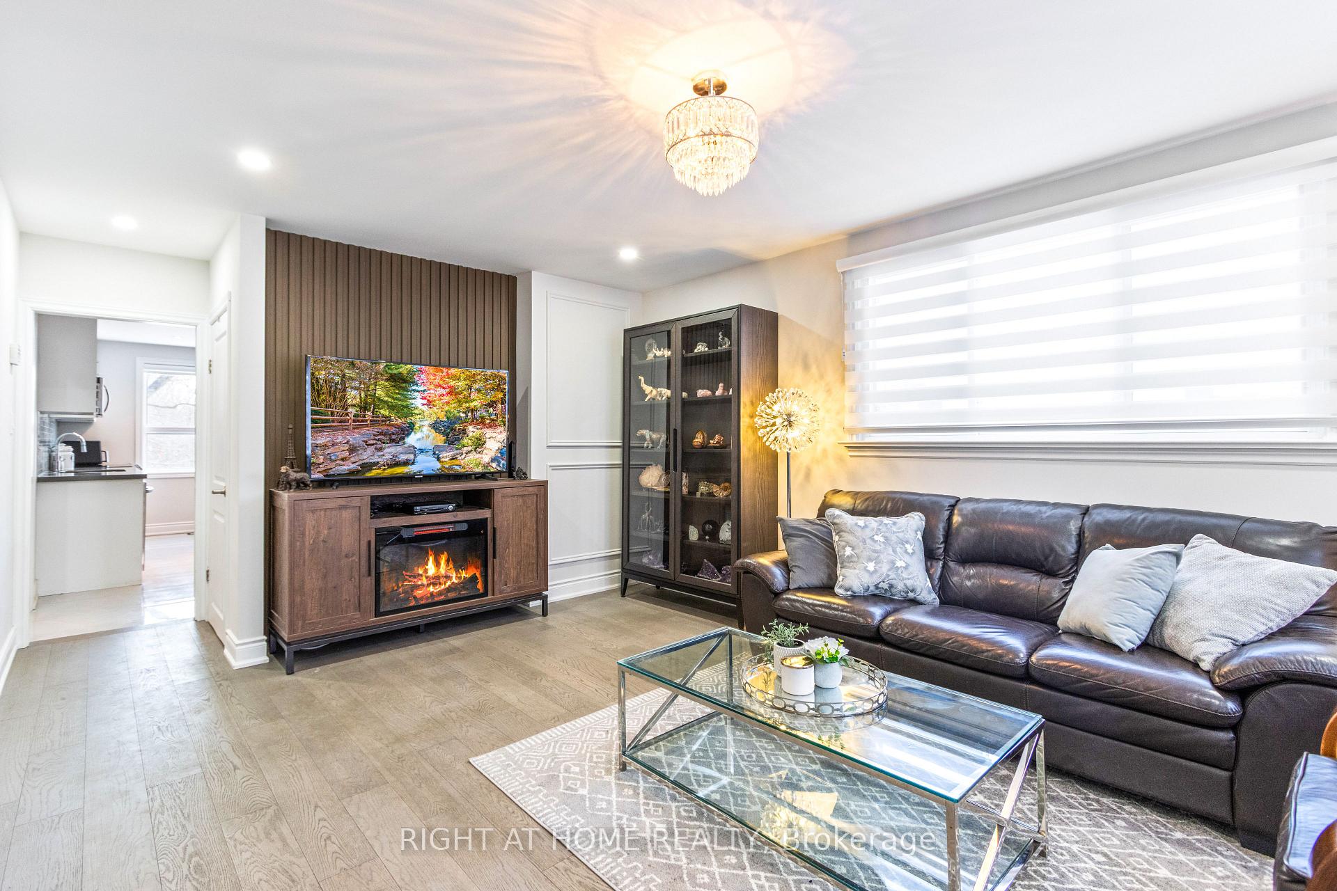 Photo 5 of 735 Srigley Street, Newmarket, Gorham-College Manor — HOMEH