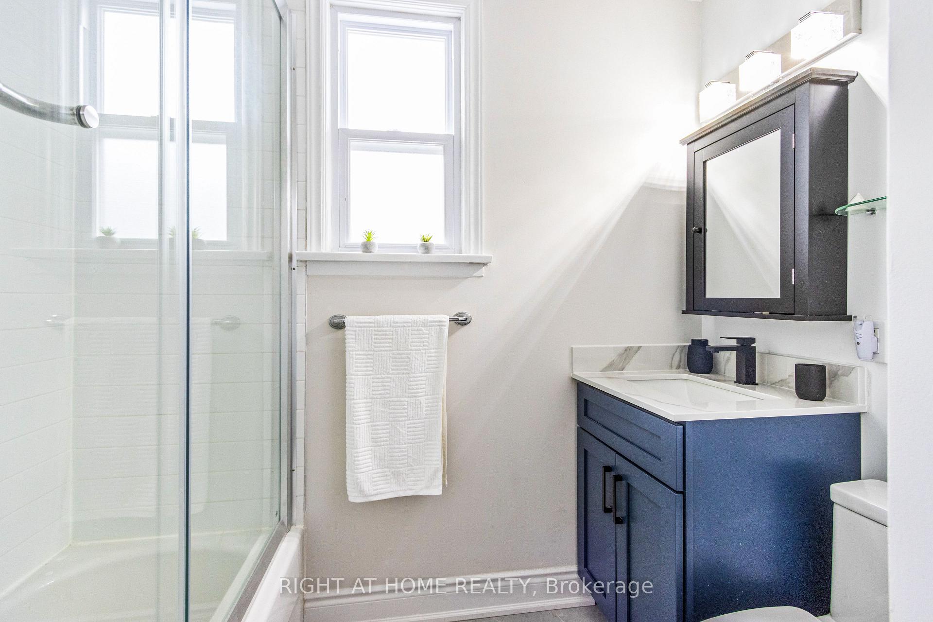 Photo 10 of 735 Srigley Street, Newmarket, Gorham-College Manor — HOMEH