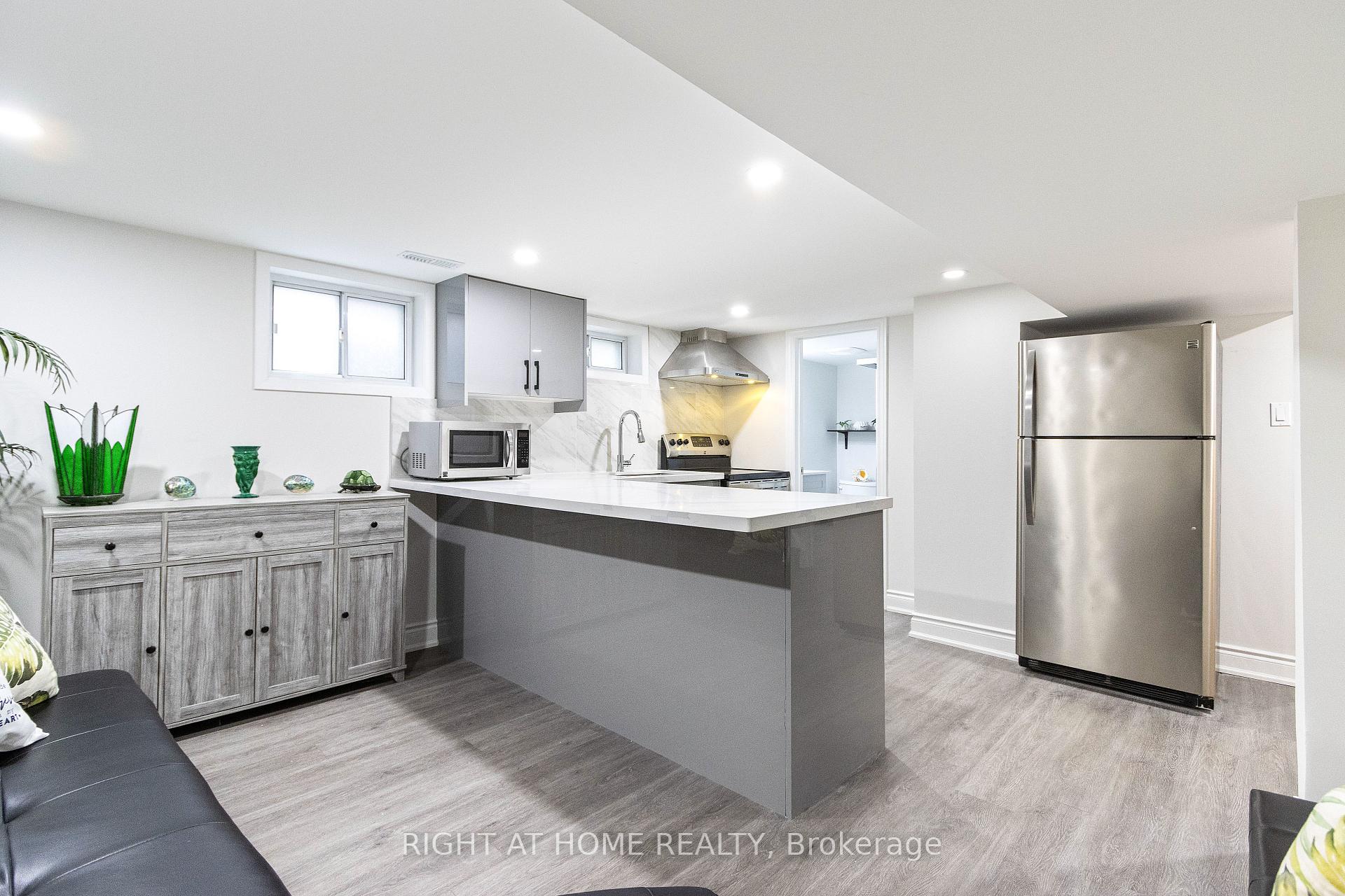 Photo 12 of 735 Srigley Street, Newmarket, Gorham-College Manor — HOMEH