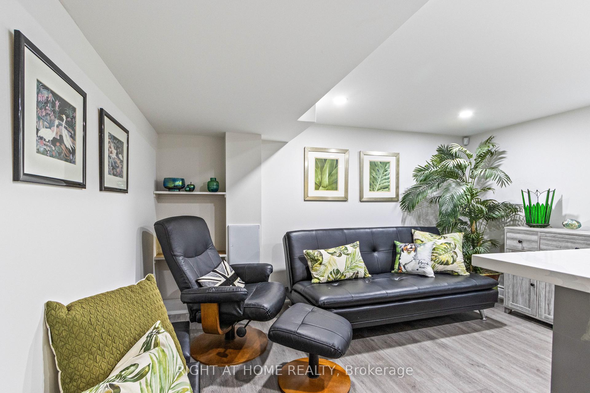 Photo 14 of 735 Srigley Street, Newmarket, Gorham-College Manor — HOMEH