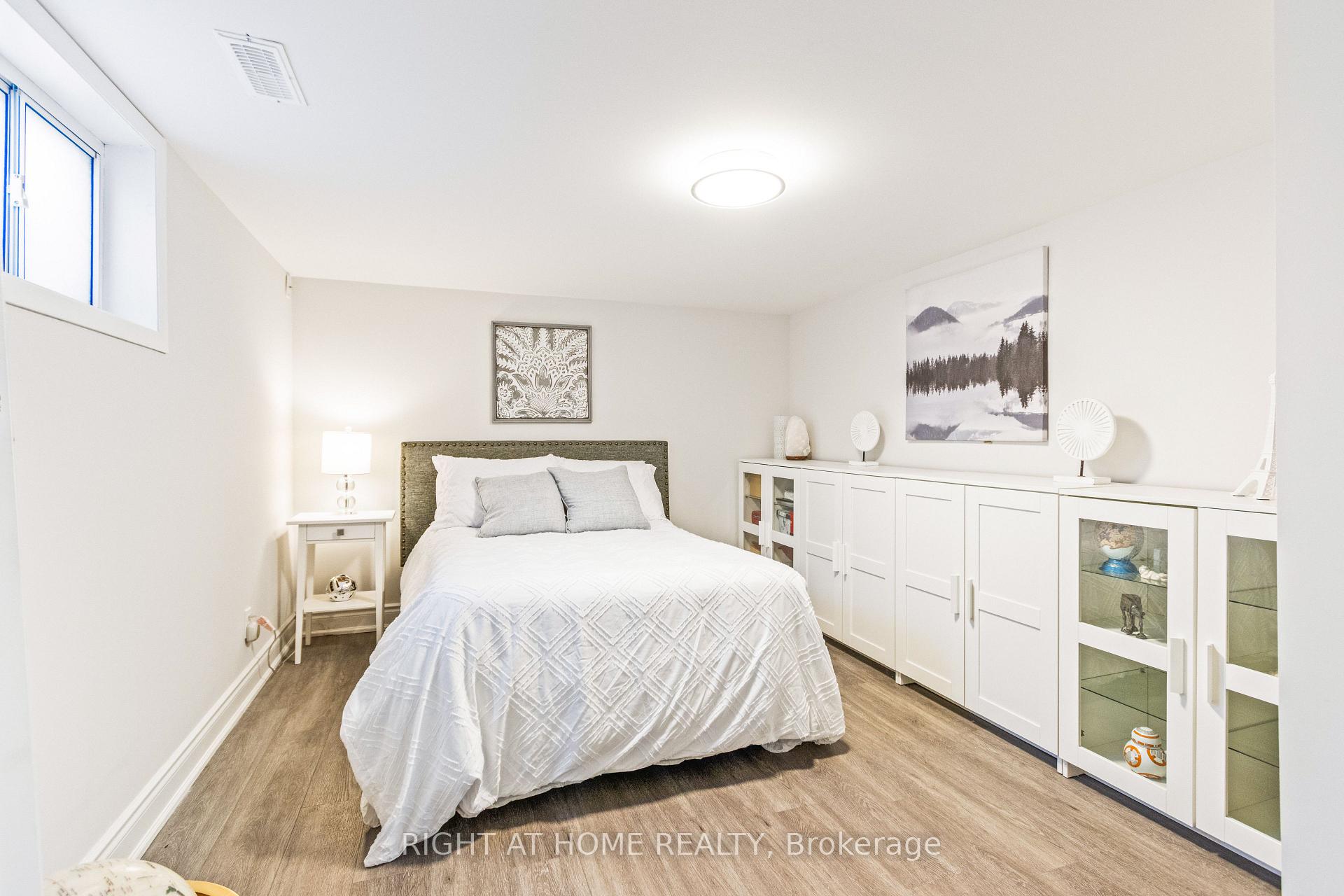 Photo 15 of 735 Srigley Street, Newmarket, Gorham-College Manor — HOMEH