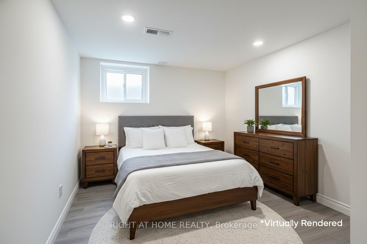 Photo 18 of 735 Srigley Street, Newmarket, Gorham-College Manor — HOMEH