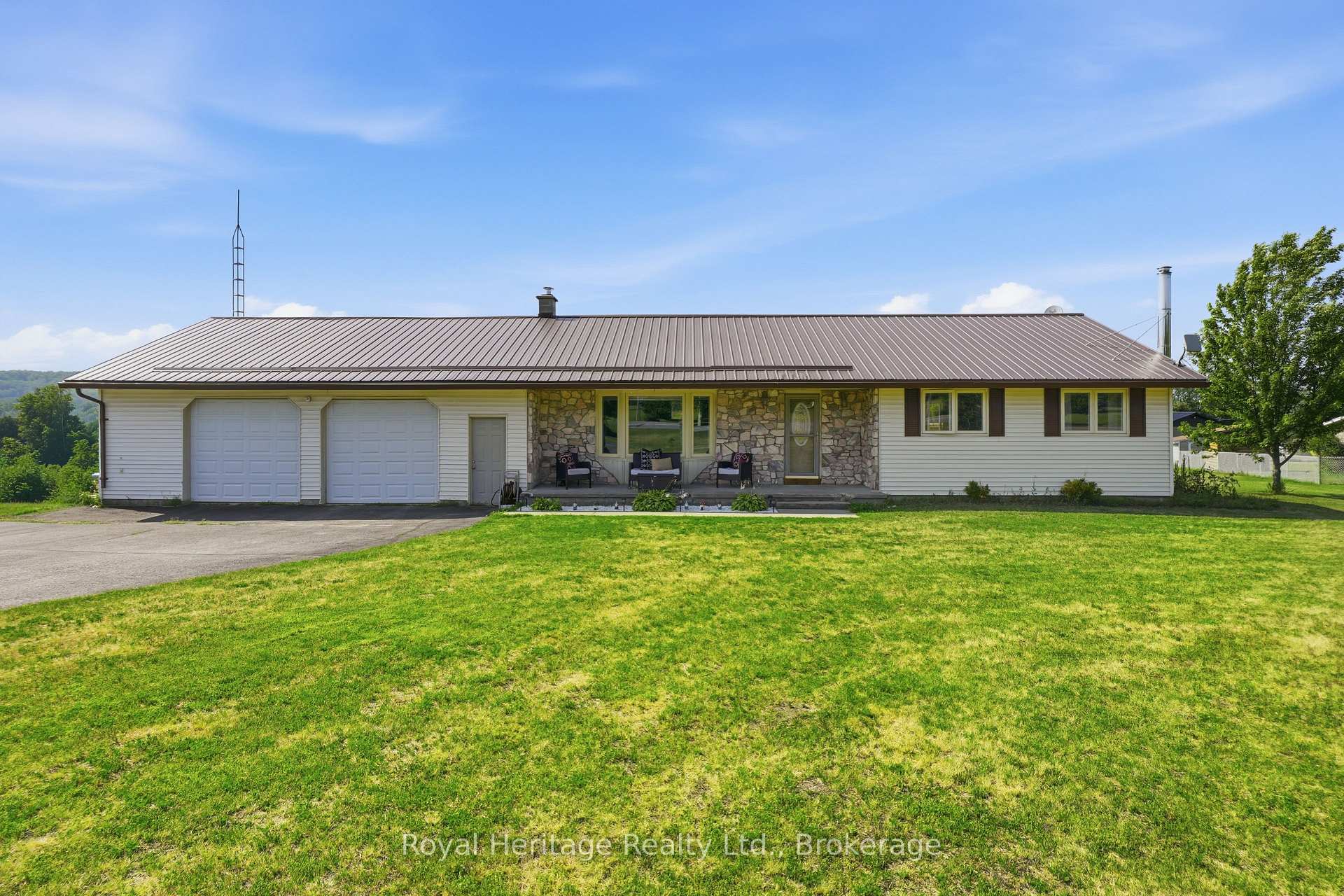 Front of 967 Frankford-Stirling Road