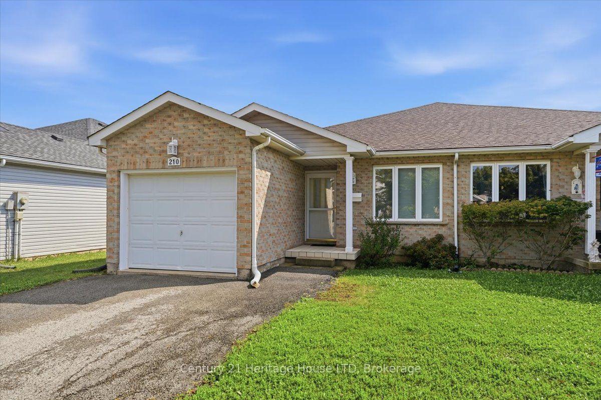 Photo 3 of 210 Oakcrest Avenue, Welland, West Welland — HOMEH
