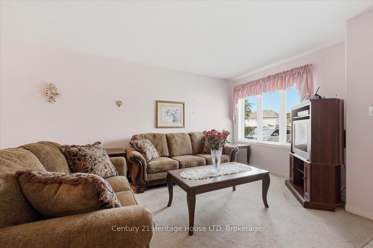 Photo 6 of 210 Oakcrest Avenue, Welland, West Welland — HOMEH