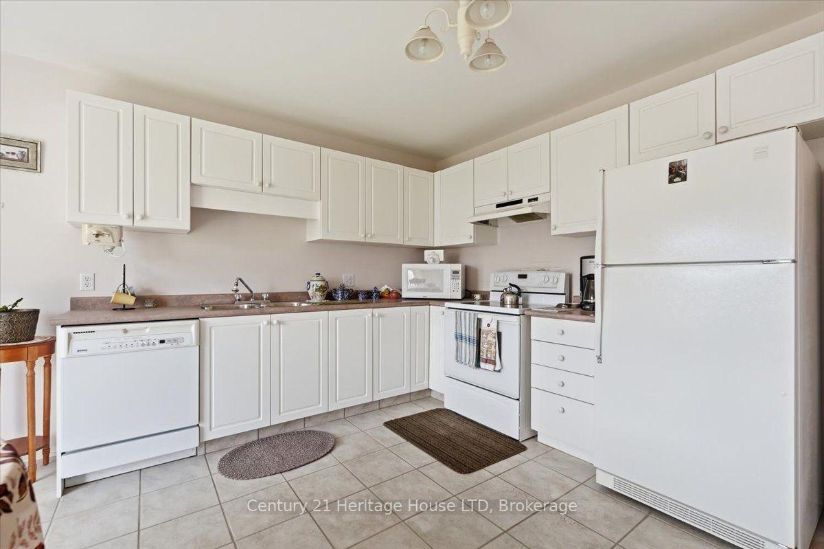 Photo 12 of 210 Oakcrest Avenue, Welland, West Welland — HOMEH