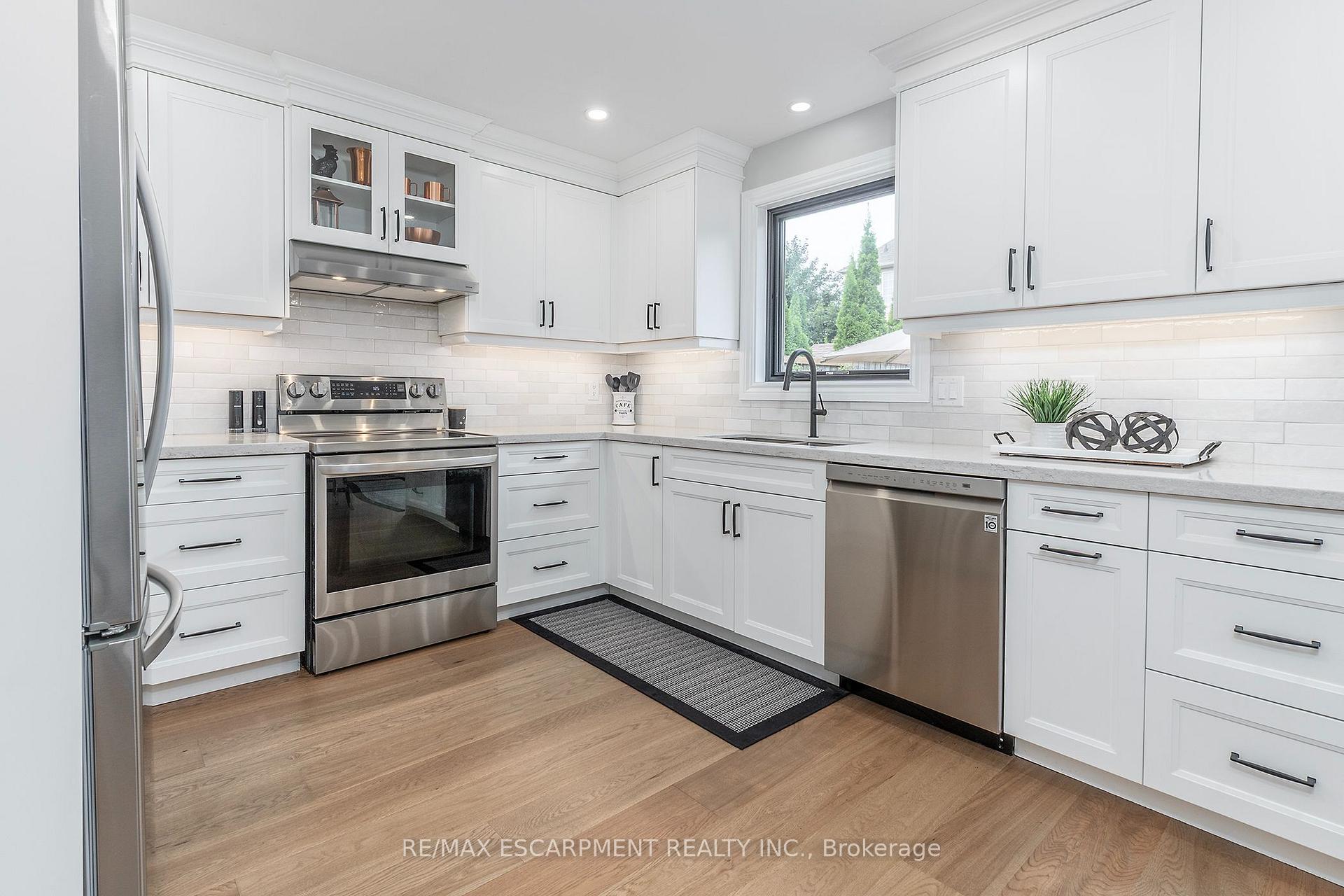Photo 9 of 90 Surrey Drive, Hamilton, Meadowlands — HOMEH