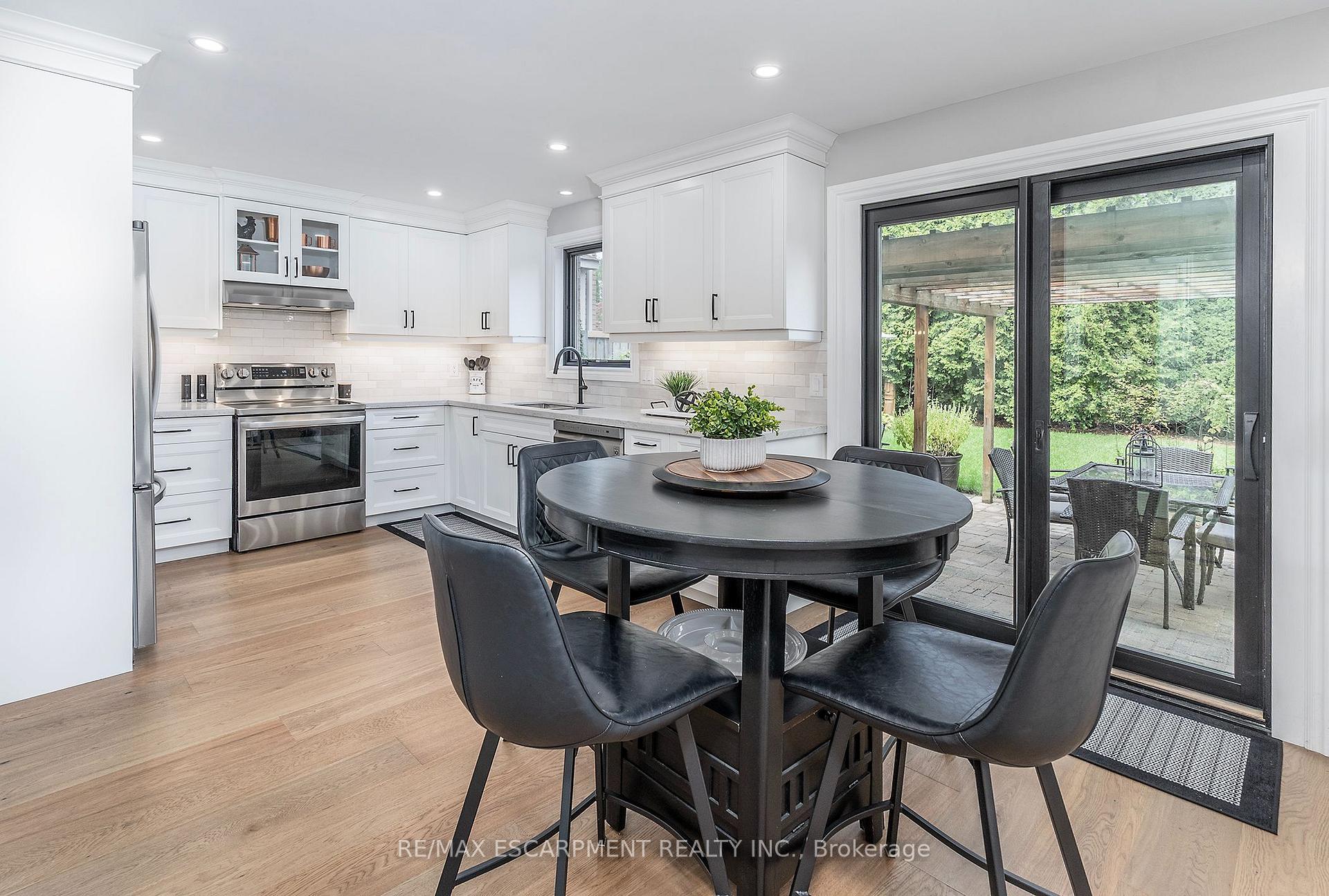 Photo 11 of 90 Surrey Drive, Hamilton, Meadowlands — HOMEH