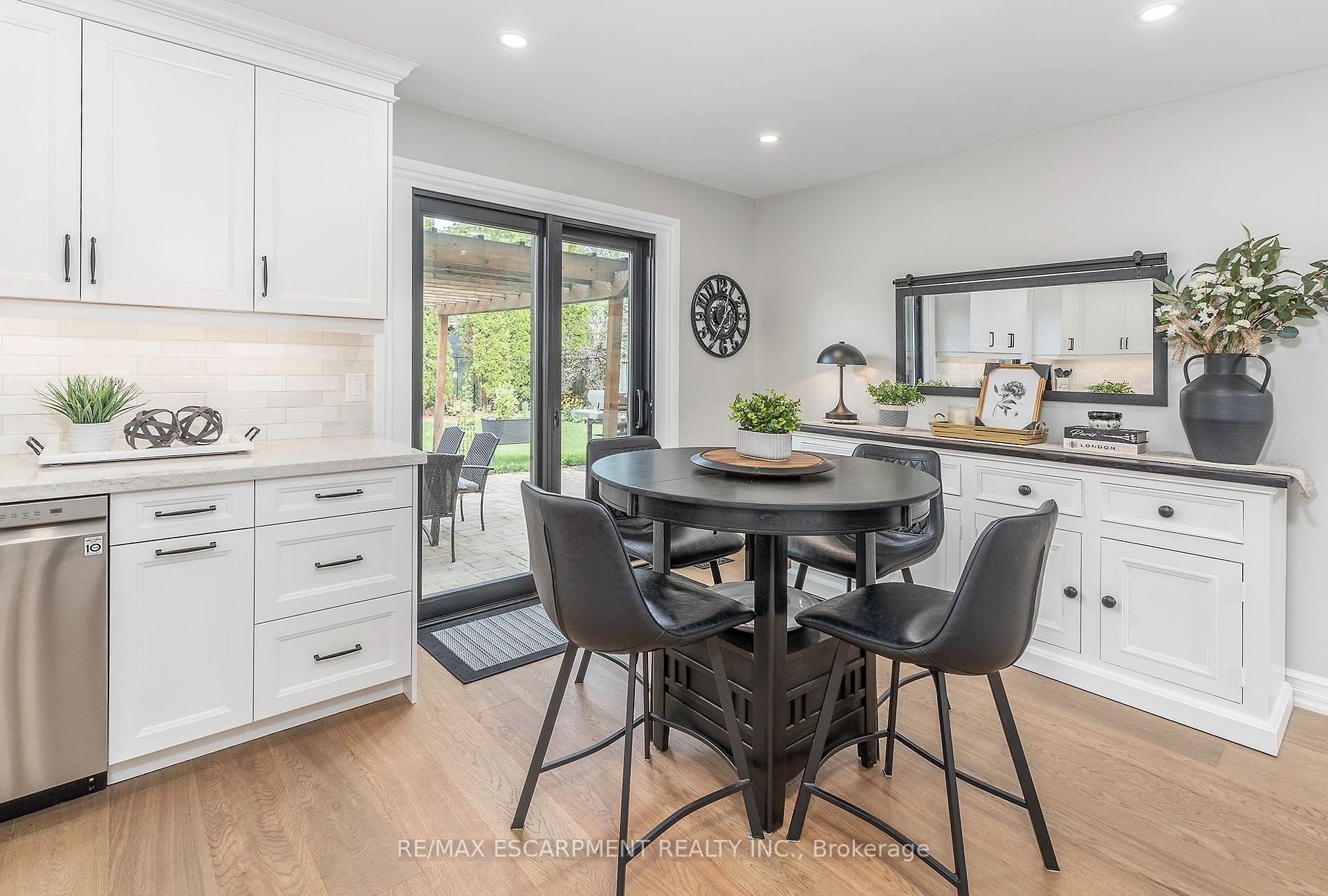 Photo 13 of 90 Surrey Drive, Hamilton, Meadowlands — HOMEH