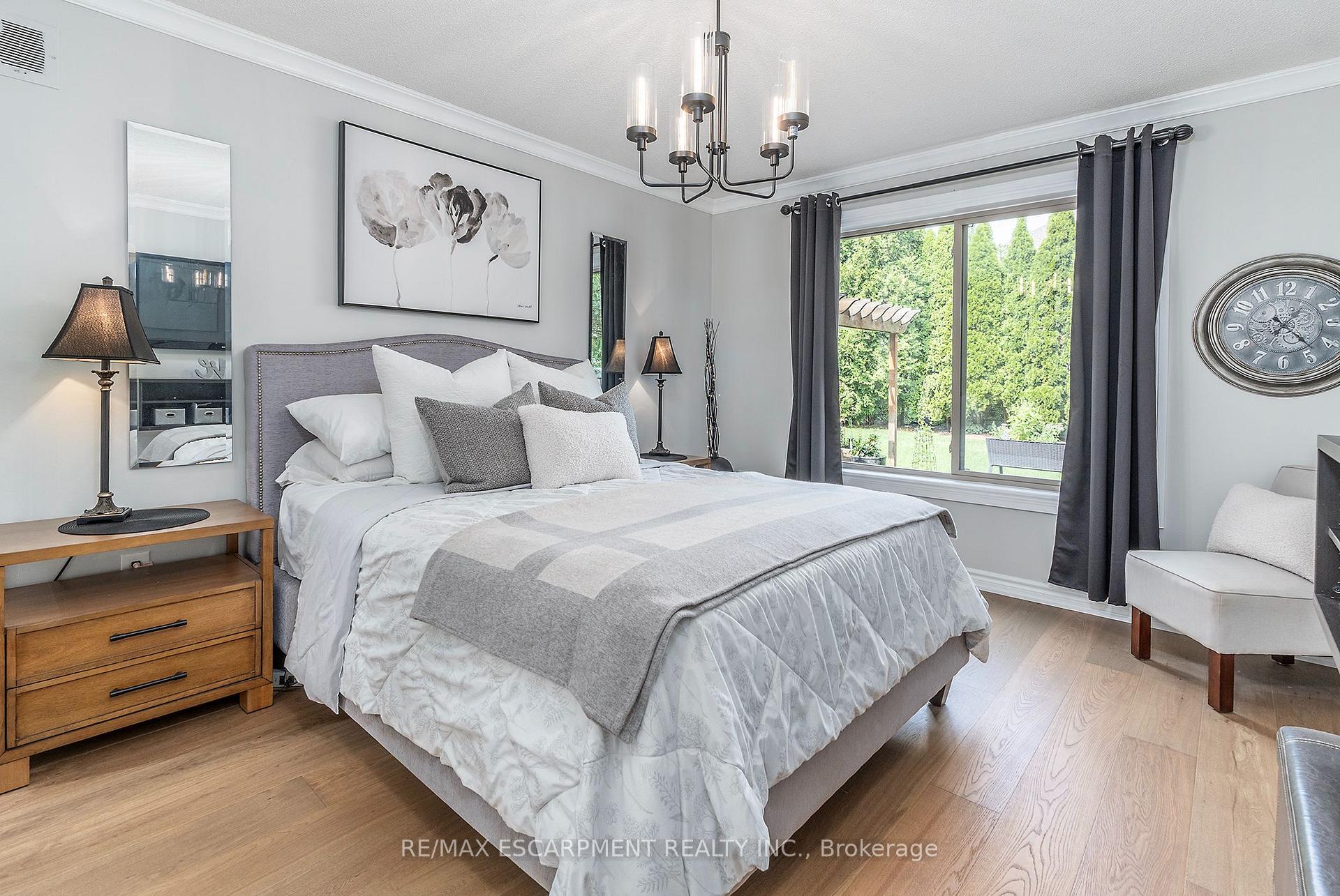 Photo 15 of 90 Surrey Drive, Hamilton, Meadowlands — HOMEH