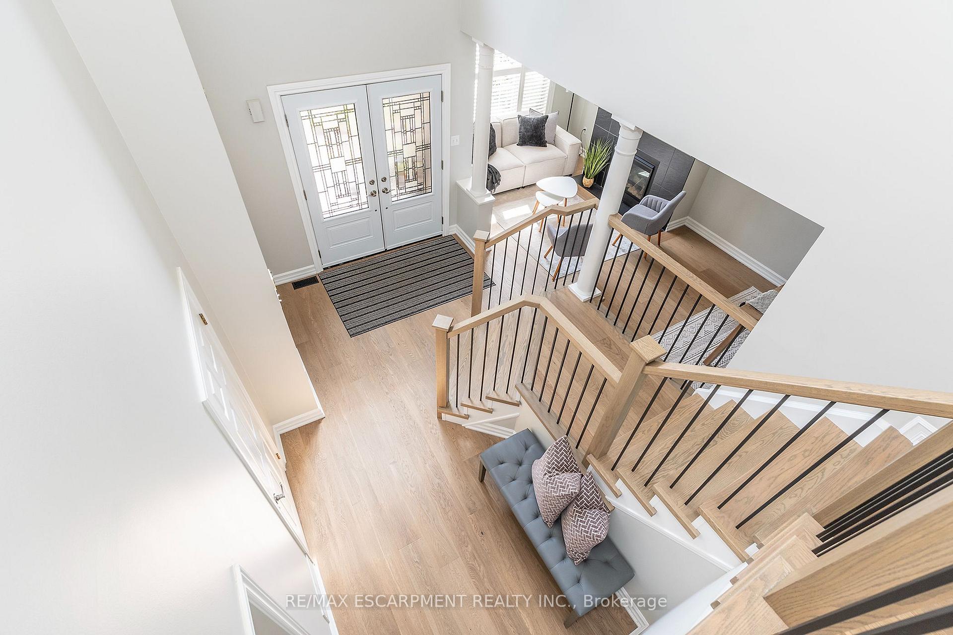 Photo 17 of 90 Surrey Drive, Hamilton, Meadowlands — HOMEH