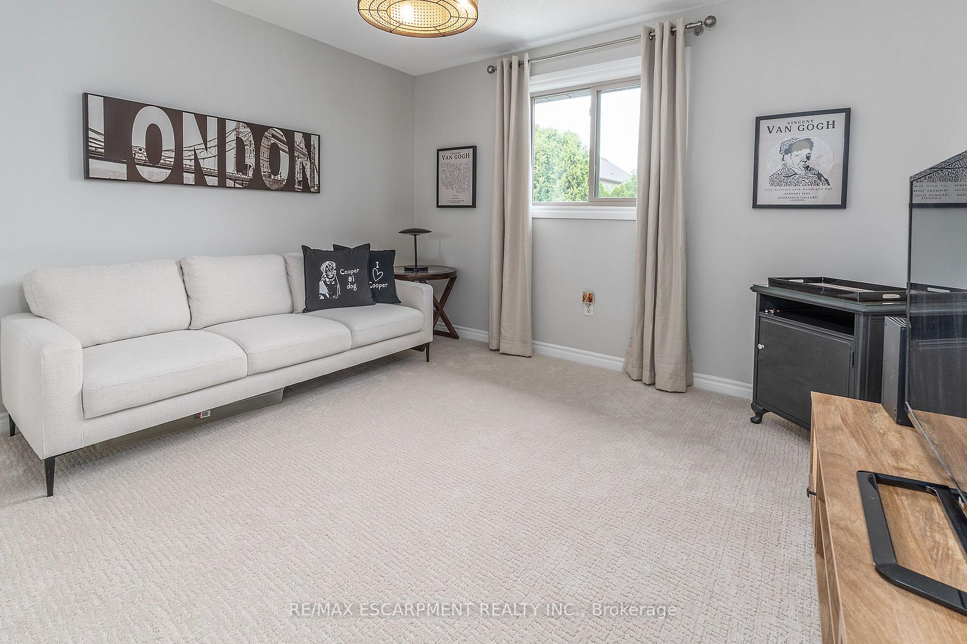 Photo 21 of 90 Surrey Drive, Hamilton, Meadowlands — HOMEH