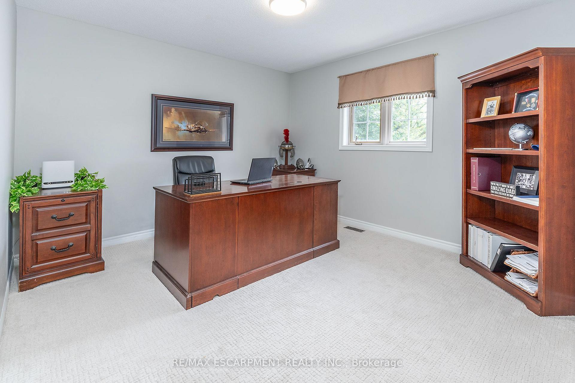 Photo 22 of 90 Surrey Drive, Hamilton, Meadowlands — HOMEH