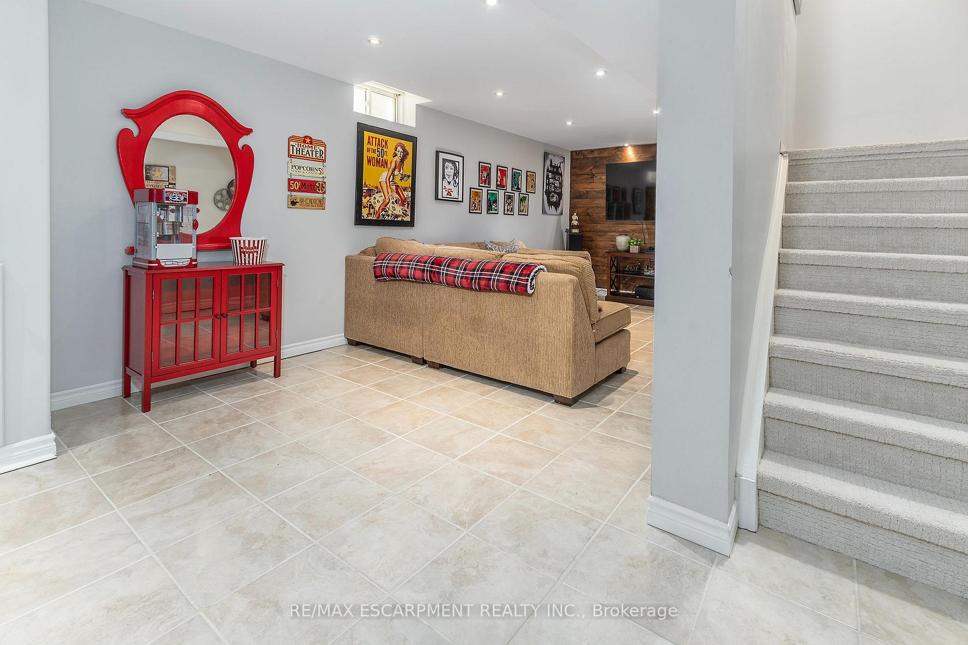 Photo 23 of 90 Surrey Drive, Hamilton, Meadowlands — HOMEH