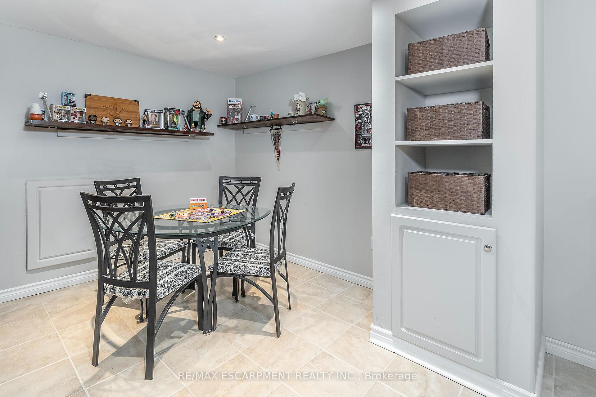 Photo 25 of 90 Surrey Drive, Hamilton, Meadowlands — HOMEH