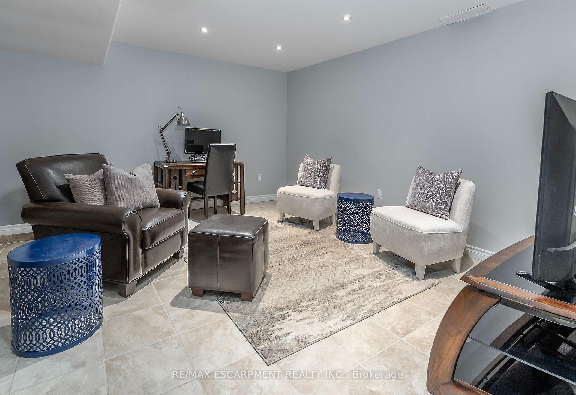 Photo 26 of 90 Surrey Drive, Hamilton, Meadowlands — HOMEH