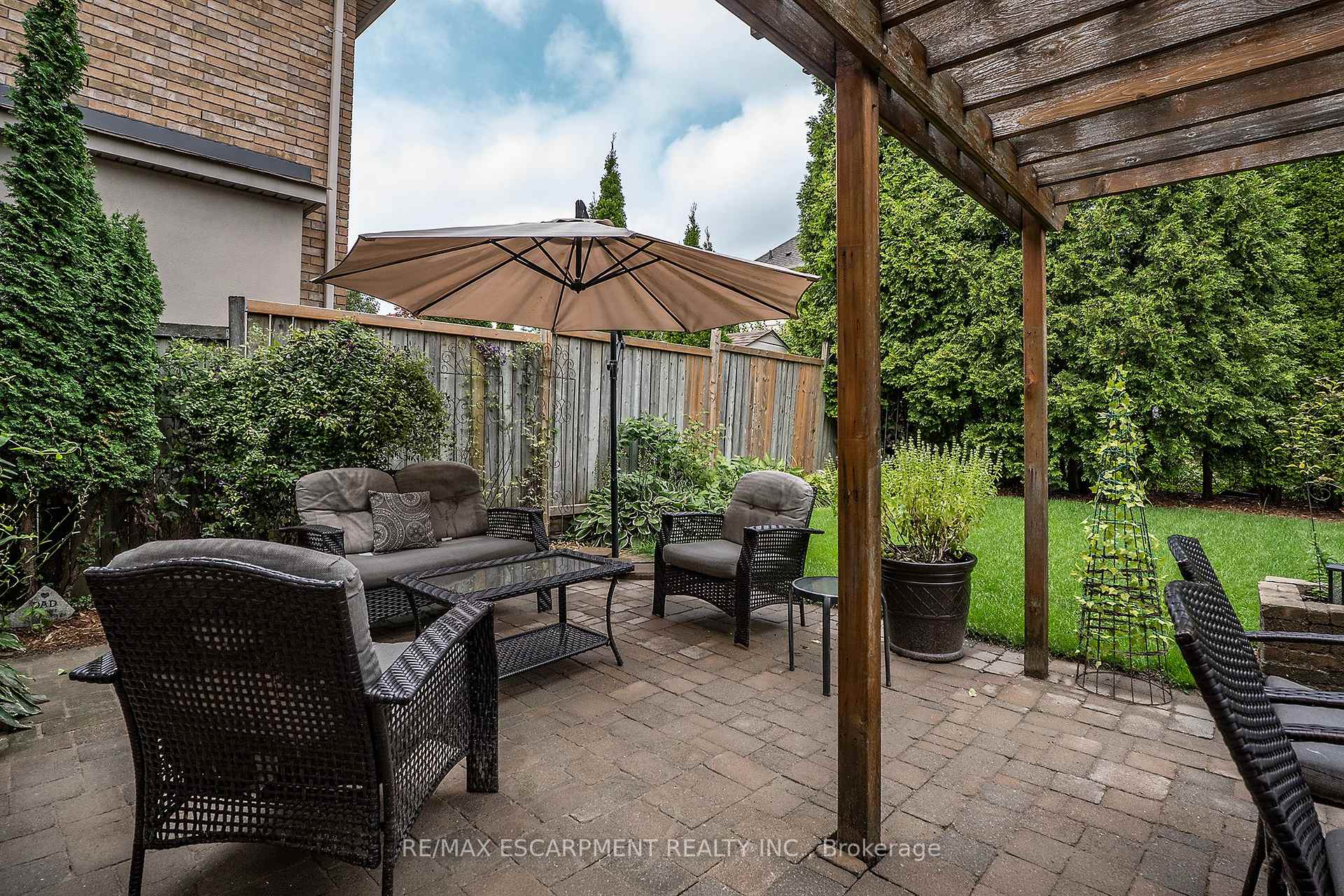 Photo 29 of 90 Surrey Drive, Hamilton, Meadowlands — HOMEH