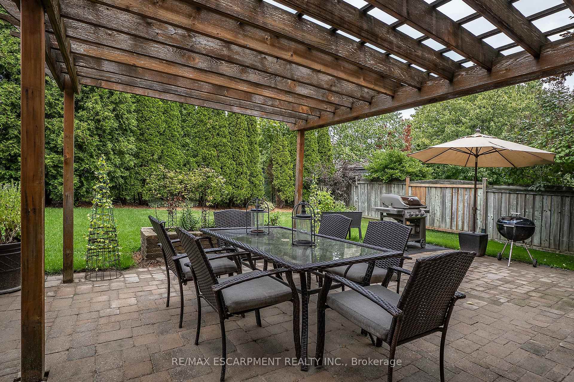 Photo 30 of 90 Surrey Drive, Hamilton, Meadowlands — HOMEH