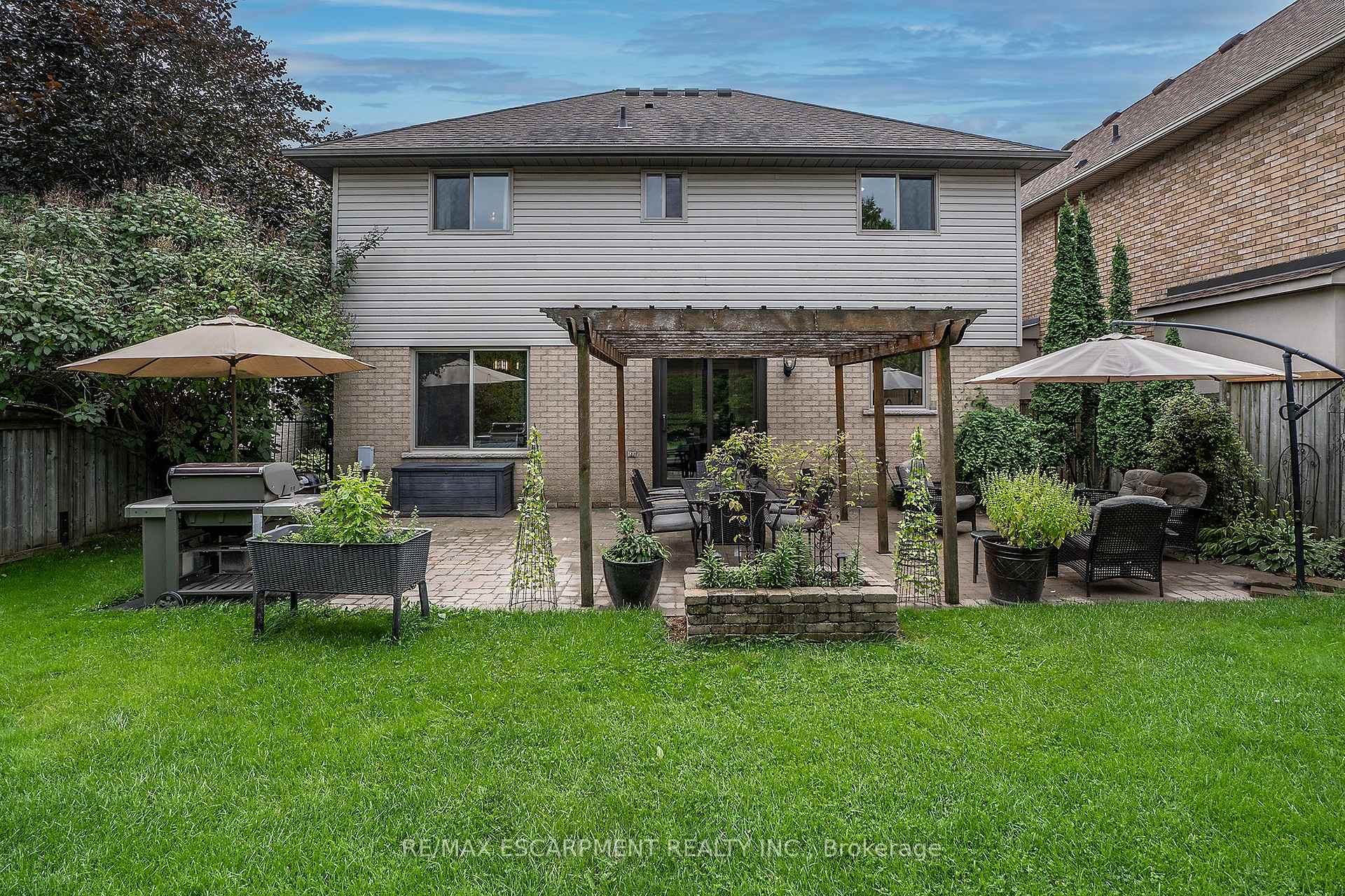 Photo 31 of 90 Surrey Drive, Hamilton, Meadowlands — HOMEH