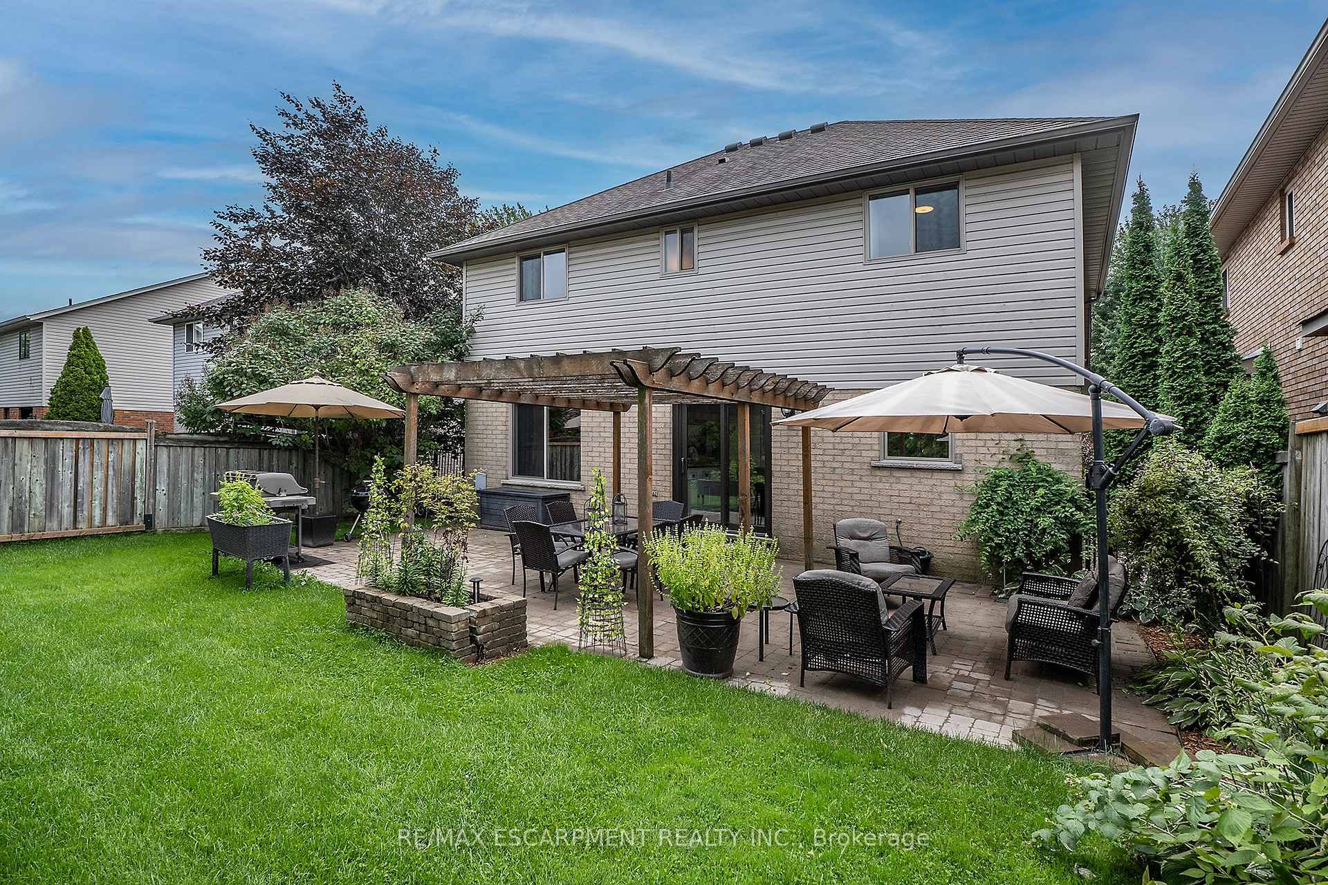 Photo 32 of 90 Surrey Drive, Hamilton, Meadowlands — HOMEH