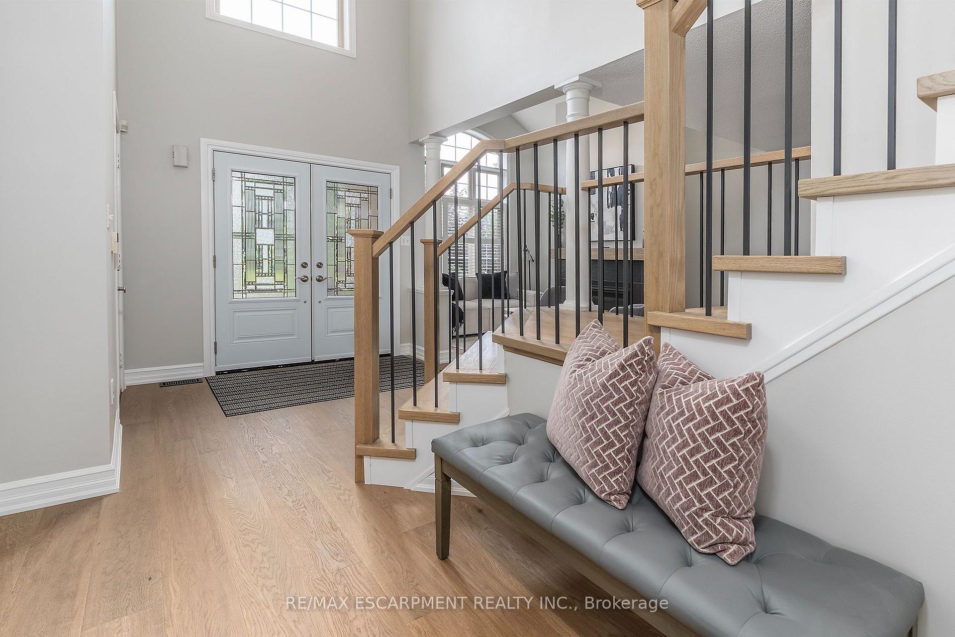 Photo 6 of 90 Surrey Drive, Hamilton, Meadowlands — HOMEH