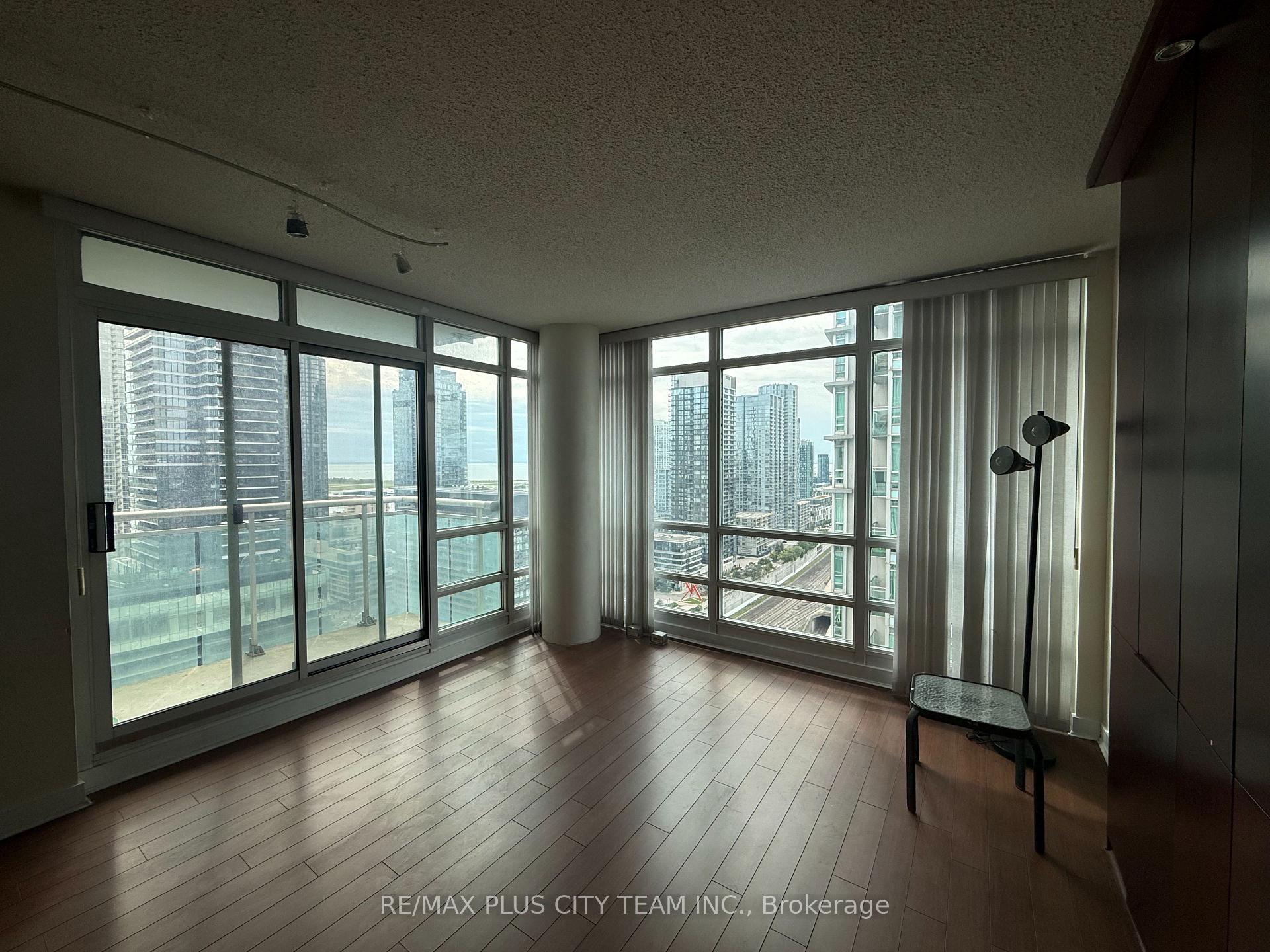 Photo 3 of Unit 3011, 381 Front Street W, Toronto, Waterfront Communities — HOMEH