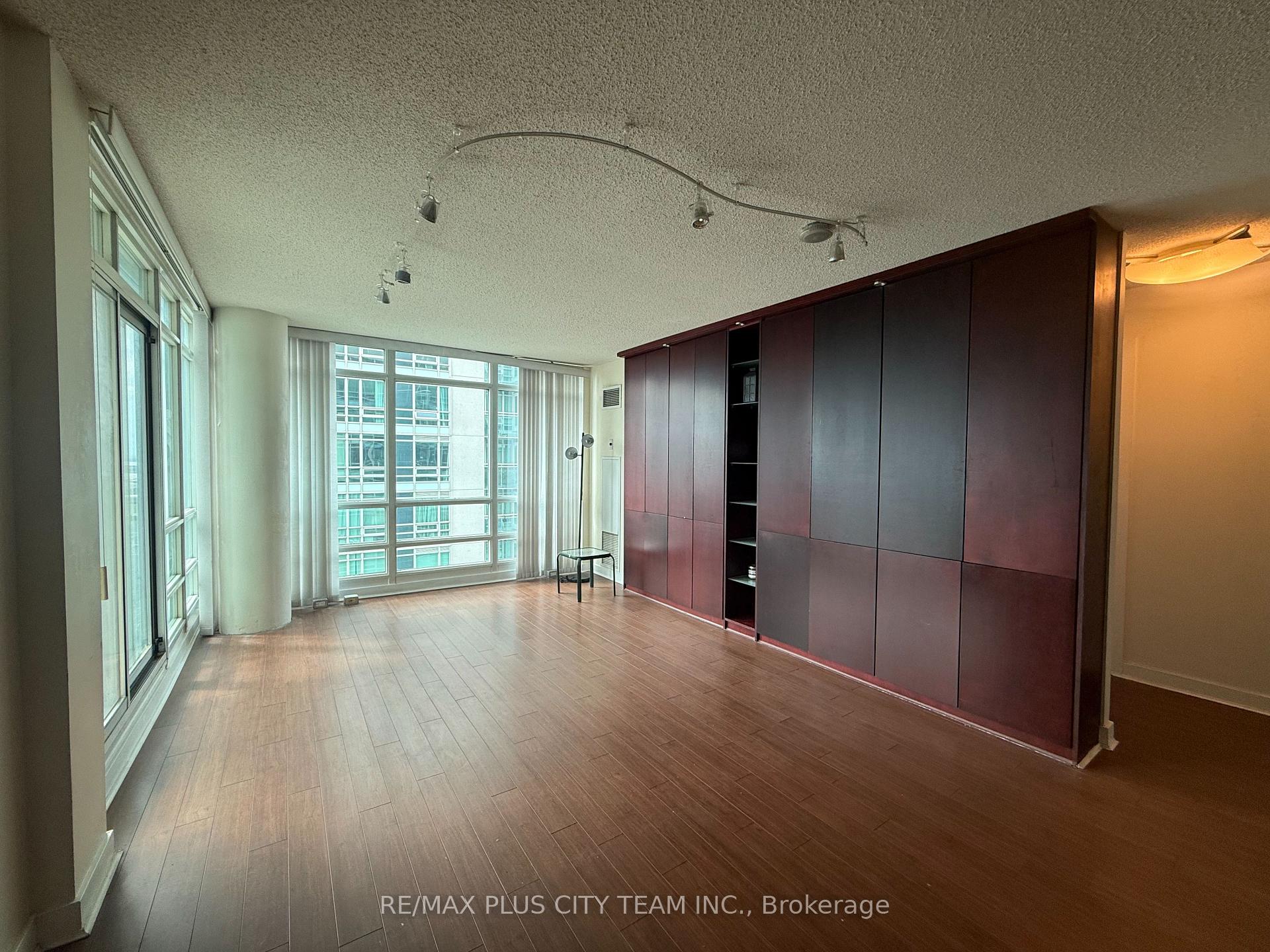 Photo 5 of Unit 3011, 381 Front Street W, Toronto, Waterfront Communities — HOMEH