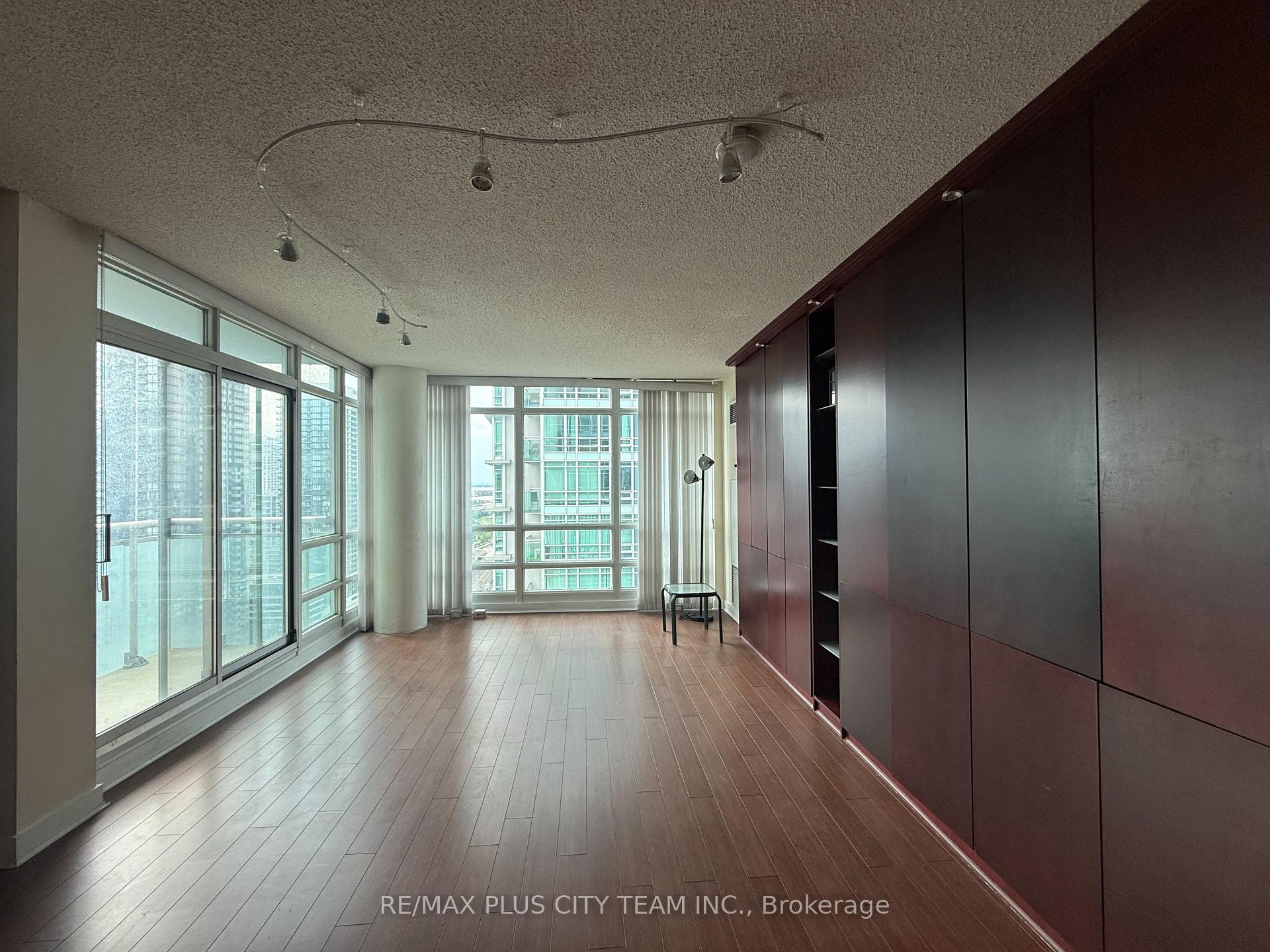 Photo 11 of Unit 3011, 381 Front Street W, Toronto, Waterfront Communities — HOMEH