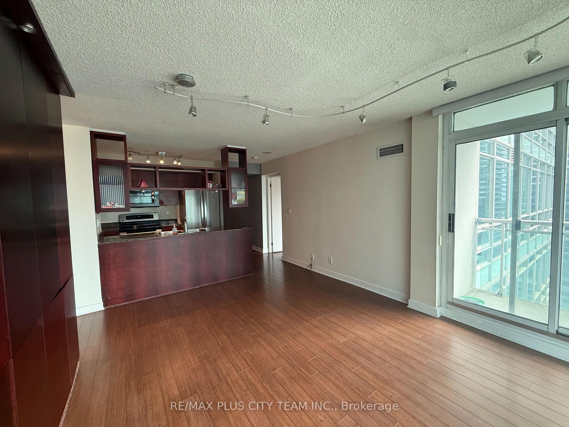 Photo 15 of Unit 3011, 381 Front Street W, Toronto, Waterfront Communities — HOMEH