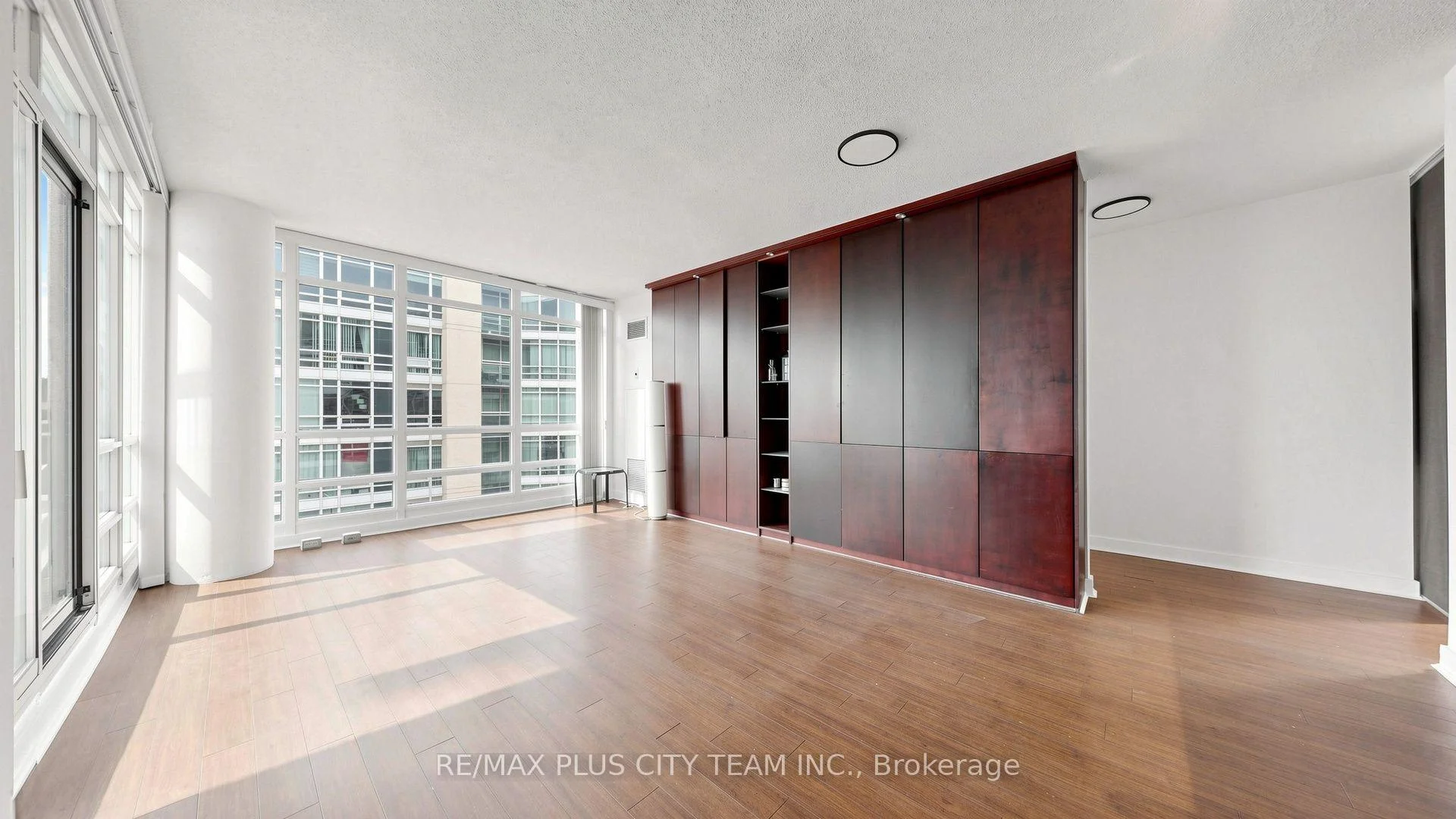 Photo 32 of Unit 3011, 381 Front Street W, Toronto, Waterfront Communities — HOMEH