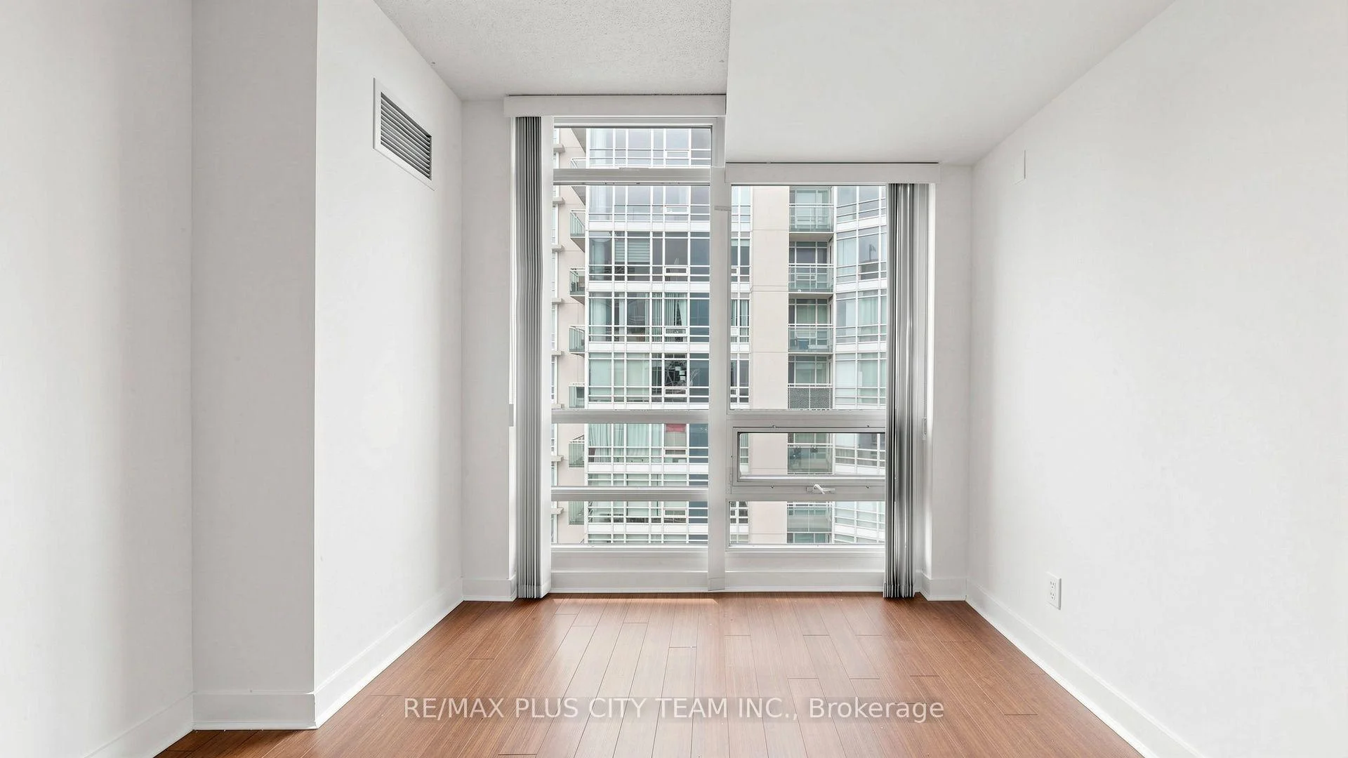 Photo 72 of Unit 3011, 381 Front Street W, Toronto, Waterfront Communities — HOMEH