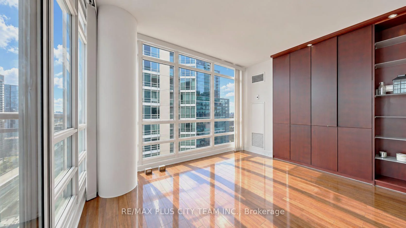 Photo 9 of Unit 3011, 381 Front Street W, Toronto, Waterfront Communities — HOMEH